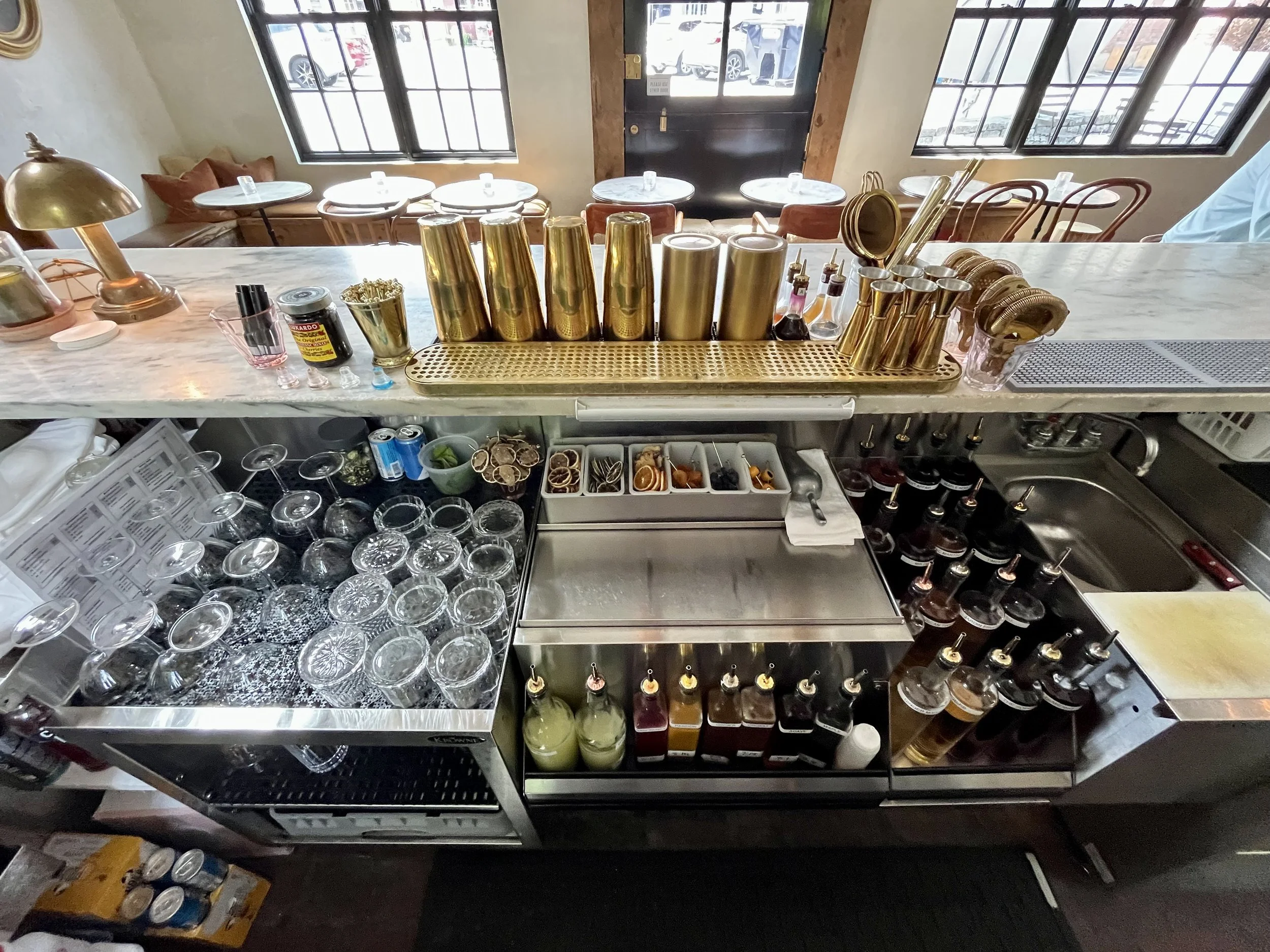 Full bar well