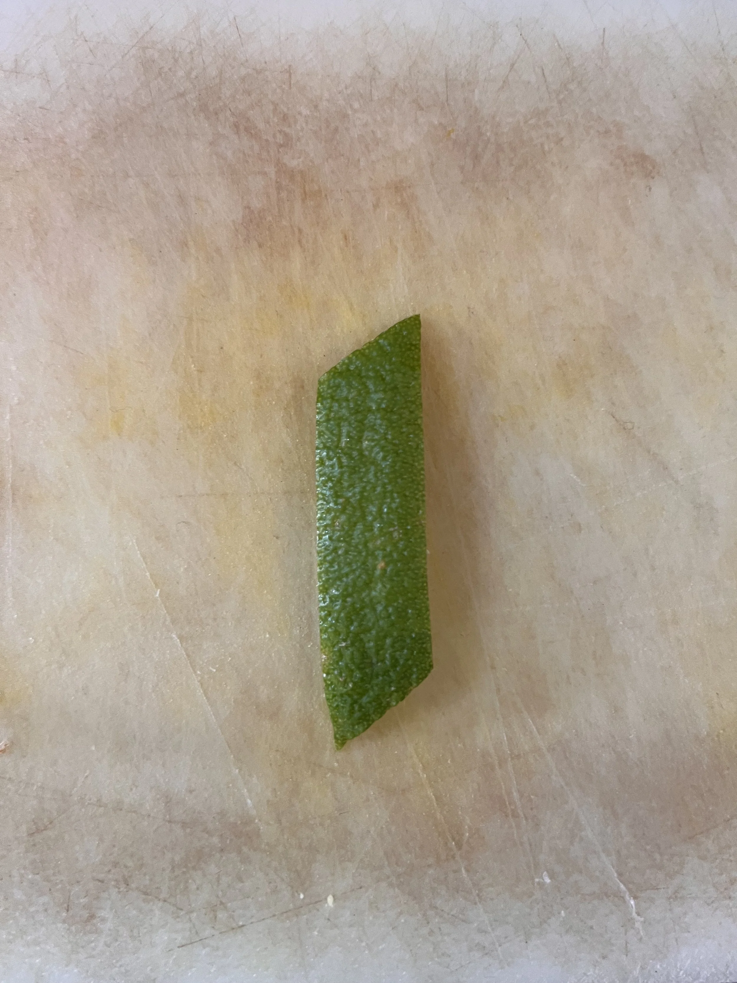 LA BANANA GARNISH - WIDE & CLEAN CUT
