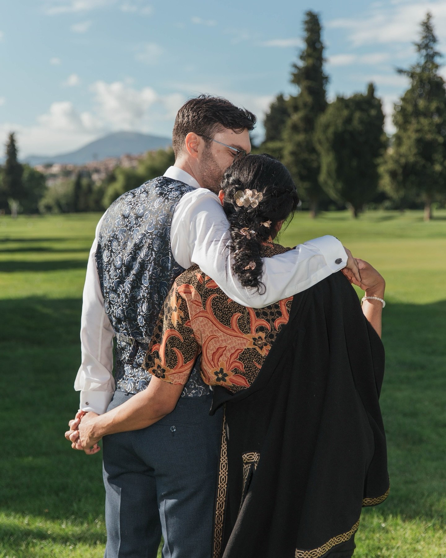 After a morning of thunderstorms that threatened to put a huge damper on their celebration of love, the sun came out so bright, the greens were popping, the venue  showed itself in all its glory, and these two had the best day with their closest ones