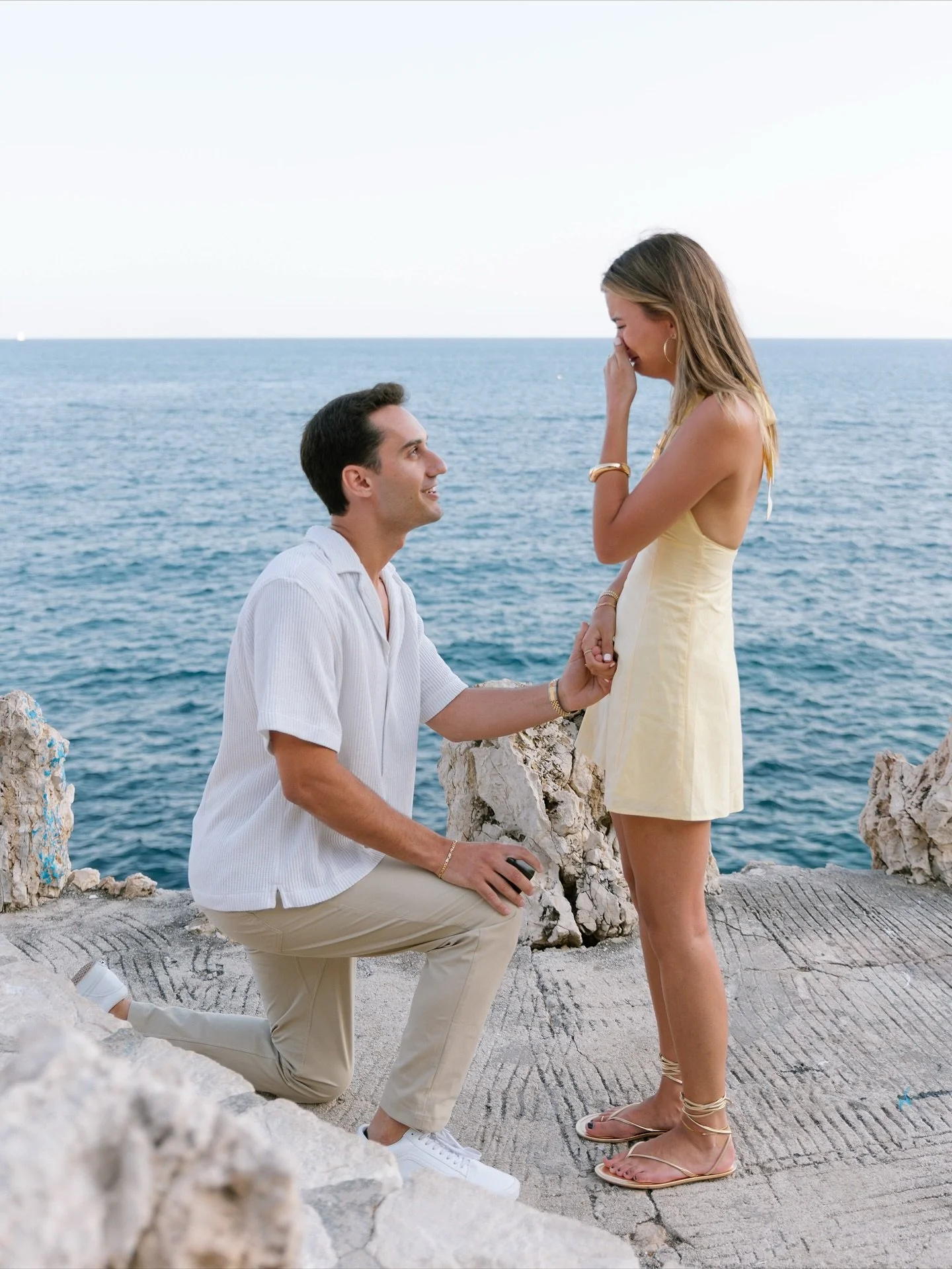 The moment you add the pi&egrave;ce de r&eacute;sistance to your already impeccable jewelry collection 💍 

#frenchrivieraphotographer #southoffrancephotographer #nicephotographer #antibesphotographer