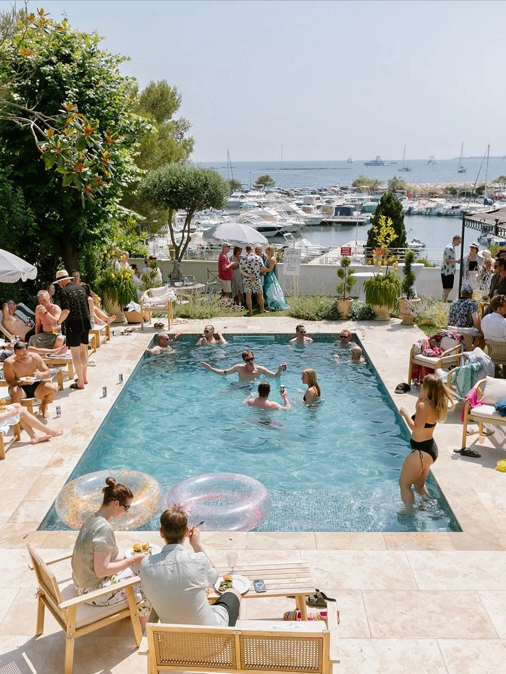 As I gradually descend into a seasonal cold, please take me back to those scorching days of past June where I got to witness and document the love and togetherness of my couples and their loved ones.
This Cap d&rsquo;Antibes welcome party was definit