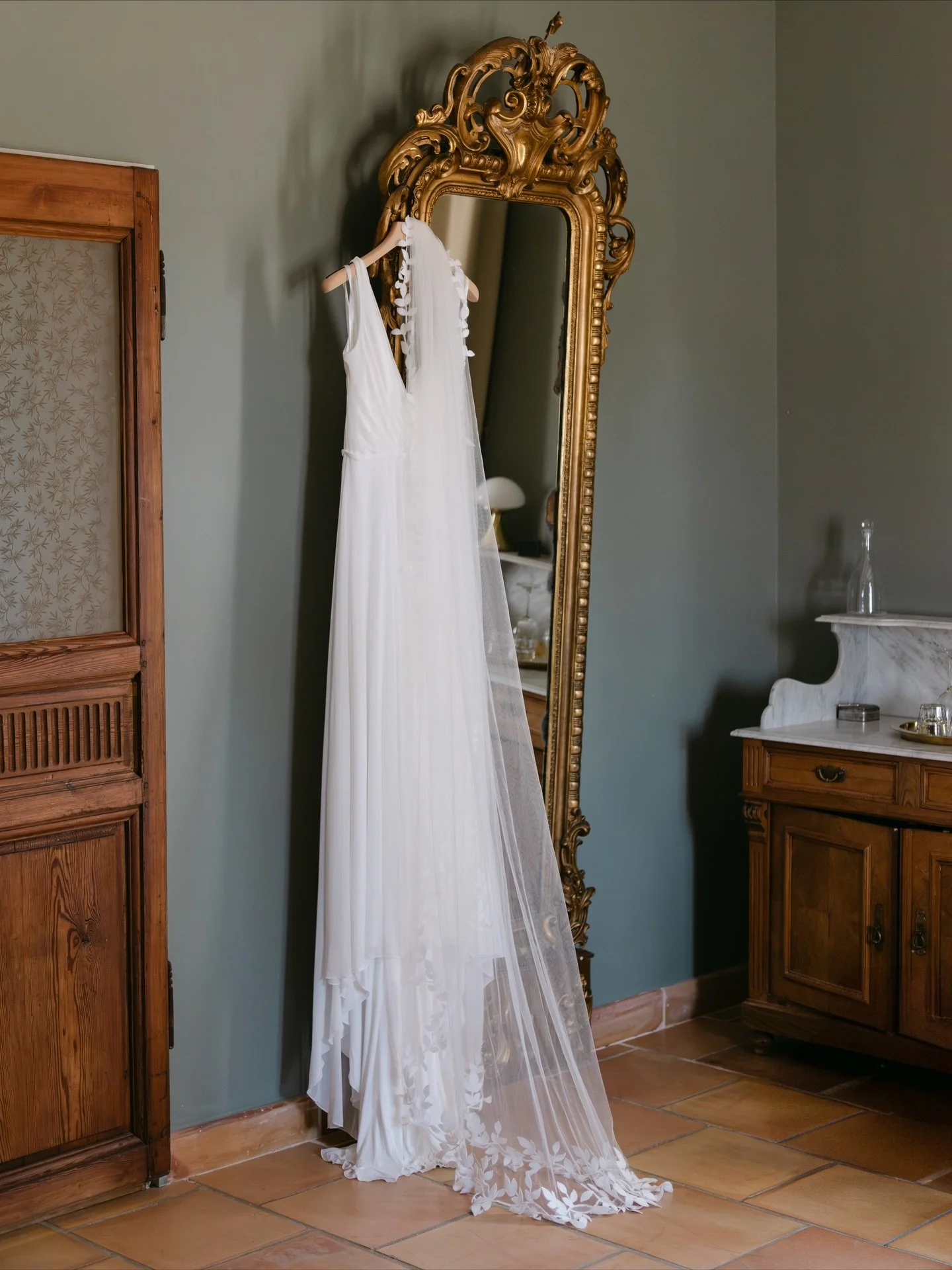 &ldquo;My betrayal list&rdquo; is trending on TikTok and I thought long and hard about what &ldquo;my betrayal list&rdquo; as a South of France wedding photographer looks like. Here goes nothing:
- mariages.net (a French platform for wedding vendors)