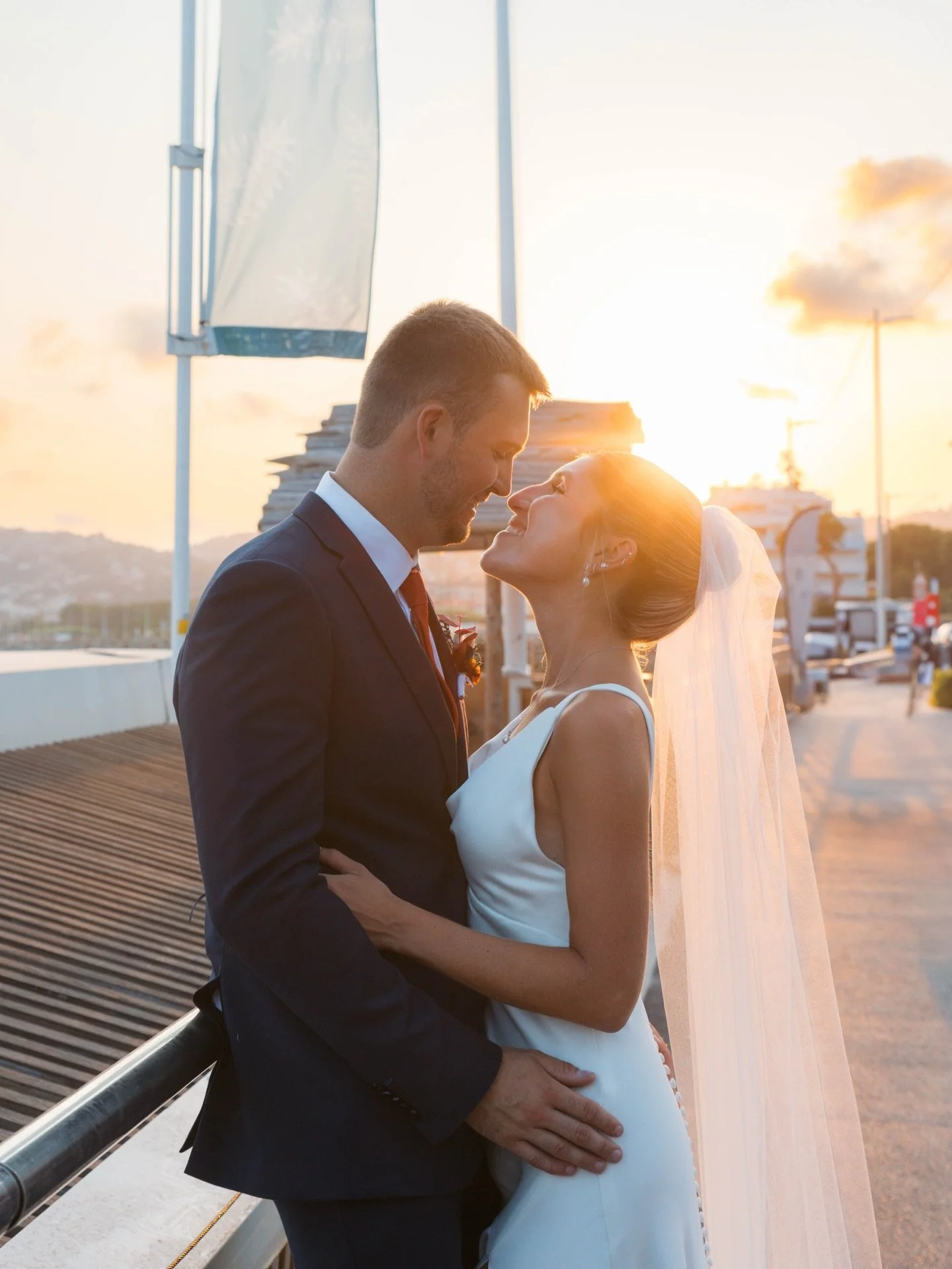 This was such a special sunset with Gabby and Ryan exchanging their vows in private with some spectacular background and light.

#frenchrivierawedding #southoffrancewedding