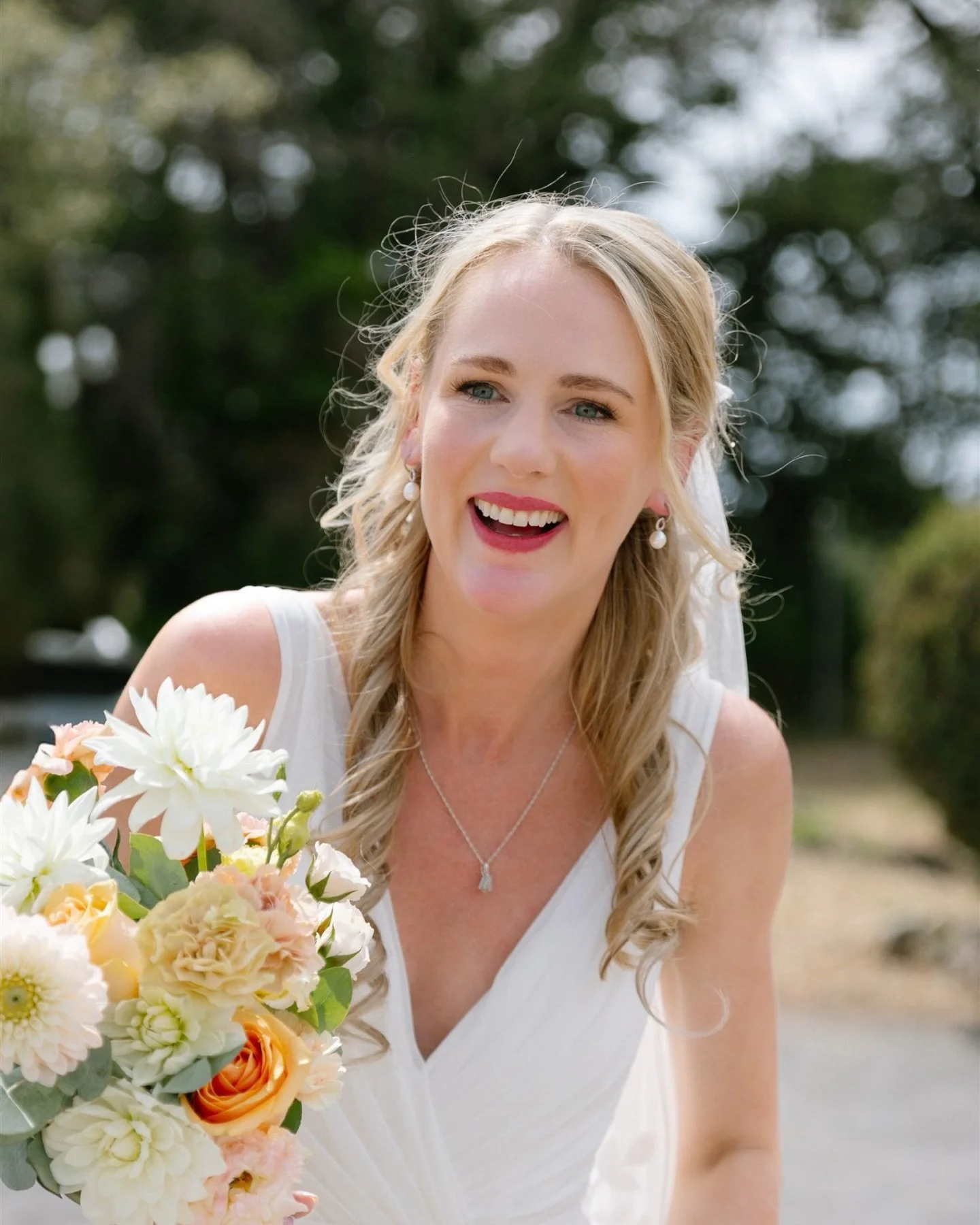 Flowers don&rsquo;t make a wedding. But they sure make a wedding pretty.

Flowers @mariemyrtille.fr 
Planner @eventsbyviveka 
Venue @domaine_rabiega 

#southoffrancewedding #frenchrivierawedding #provencewedding