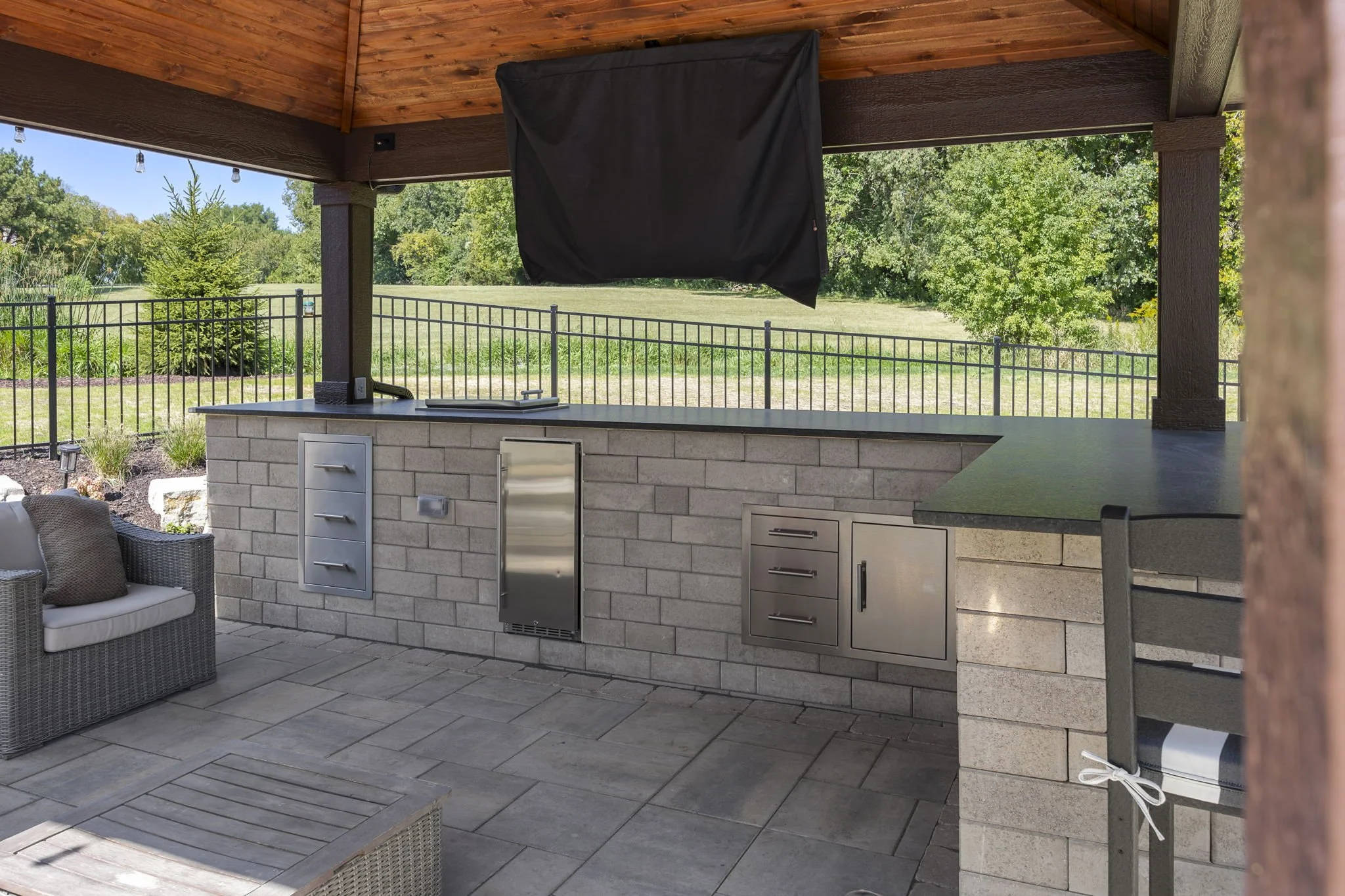 Transform Your Backyard: Must-Have Elements for an Outdoor Kitchen in the Chicago Suburbs