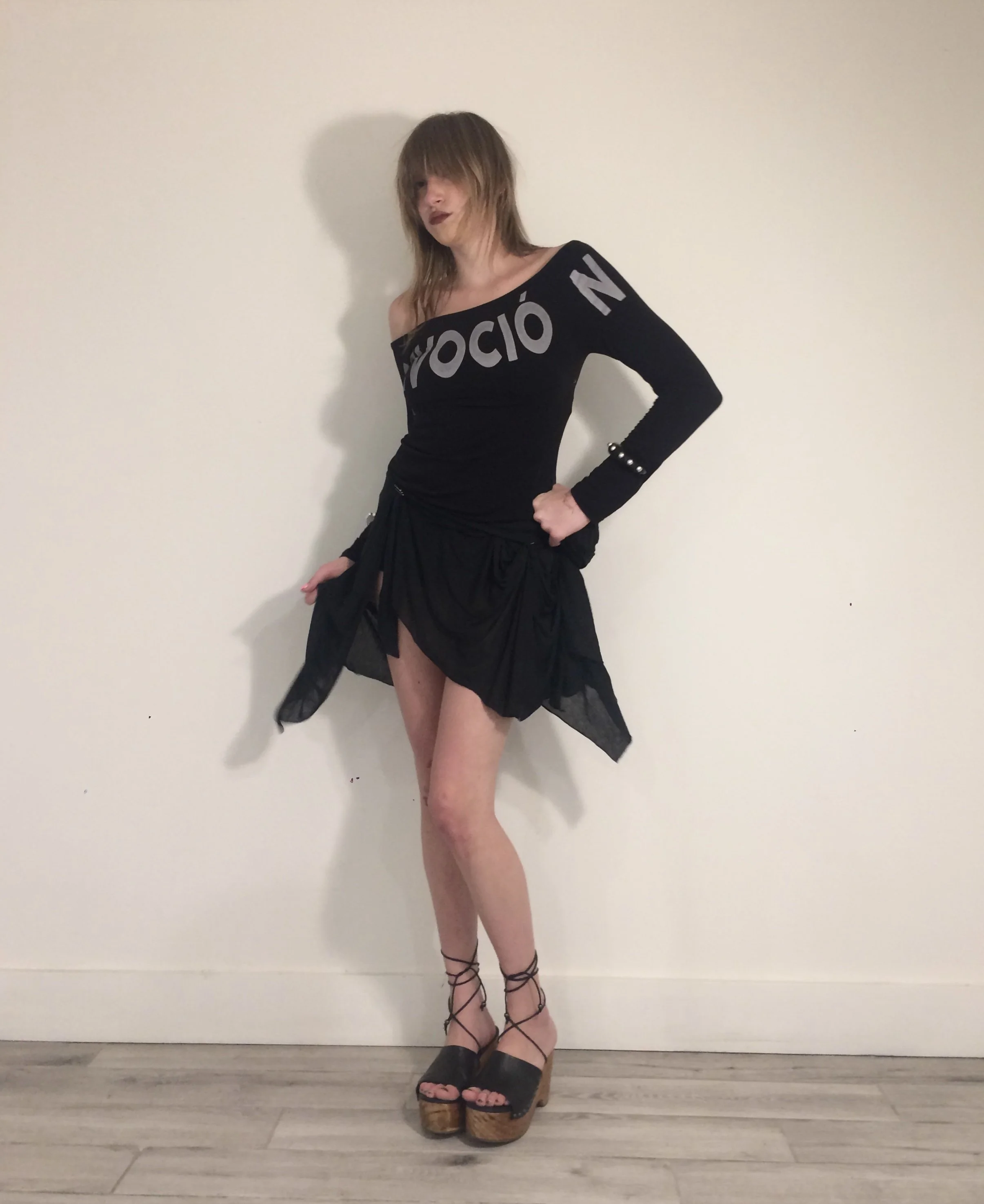 SS25 flow skirt - black (M)  ☆
SS25 resin stud bangles - clear, black  ☆
styled with NiiHai