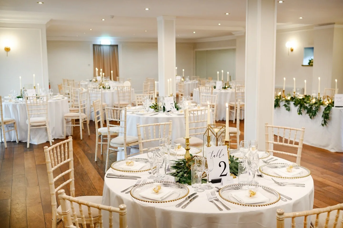 Chloe &amp; Ben&rsquo;s elegant and beautiful wedding ✨🌿 

but even more beautiful than that is the way Chloe looks at Ben during his speech 🥹

Venue dressers: @willow_and_fig_lancashire 
Photographer: @mickcooksonphoto