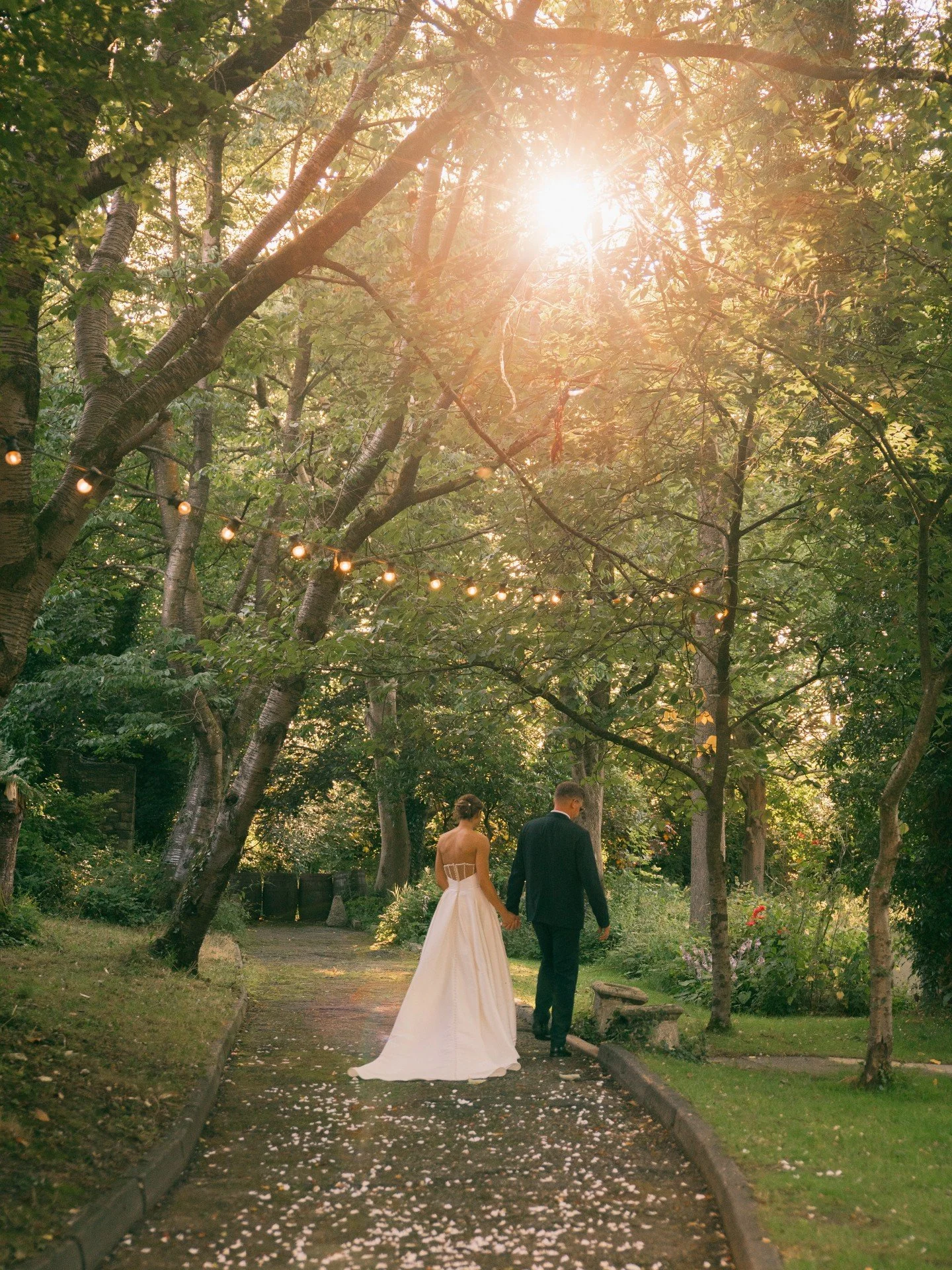 Just married&hellip; and finally a moment to breathe 🌿

Confetti Lane is where couples naturally drift after the ceremony - taking a slow stroll, soaking it all in, laughing about the nerves finally being over.

Soft light through the trees, space a
