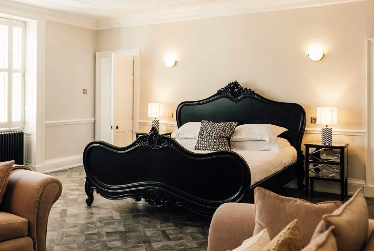 Every part of your day, just steps away 🛁

With 16 individually designed bedrooms, your whole wedding party can be under one roof - waking up together, breakfast around the table, and a slow start before the celebrations begin.

No taxis, no rushing