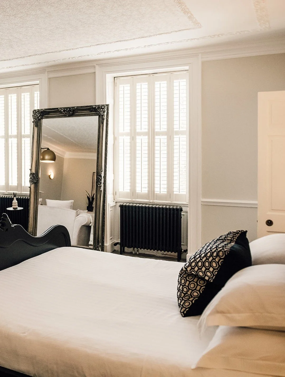 Soft light, calm spaces.

Perfect for overnight stays and extended wedding celebrations.

#bridalsuite  #georgianmanor  #lancashireweddings