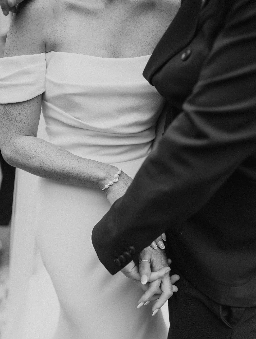 To have and to hold

@matthewgrainger 

#coupleportraits #weddingphotography  #lancashirewedding