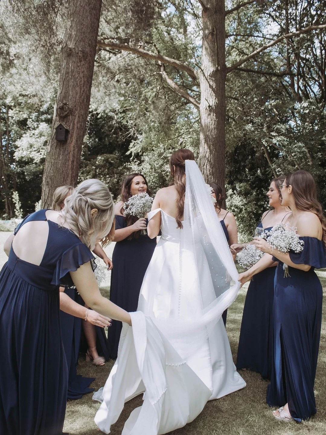Every bride needs her bridesmaids

@ctrphoto__

#bridalparty #summerweddings #lancashirewedding