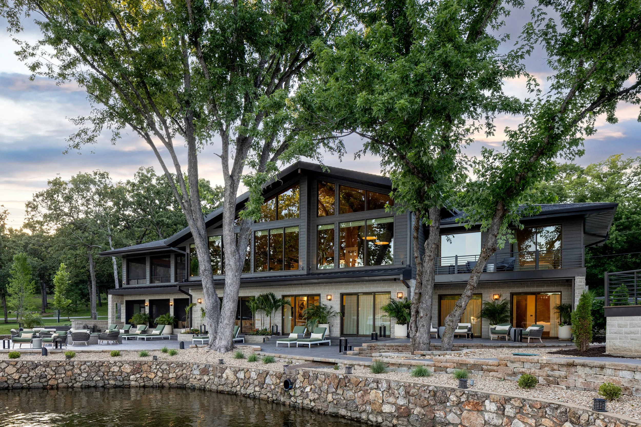modern-lake-house-waterfront-backyard-ozarks.jpg