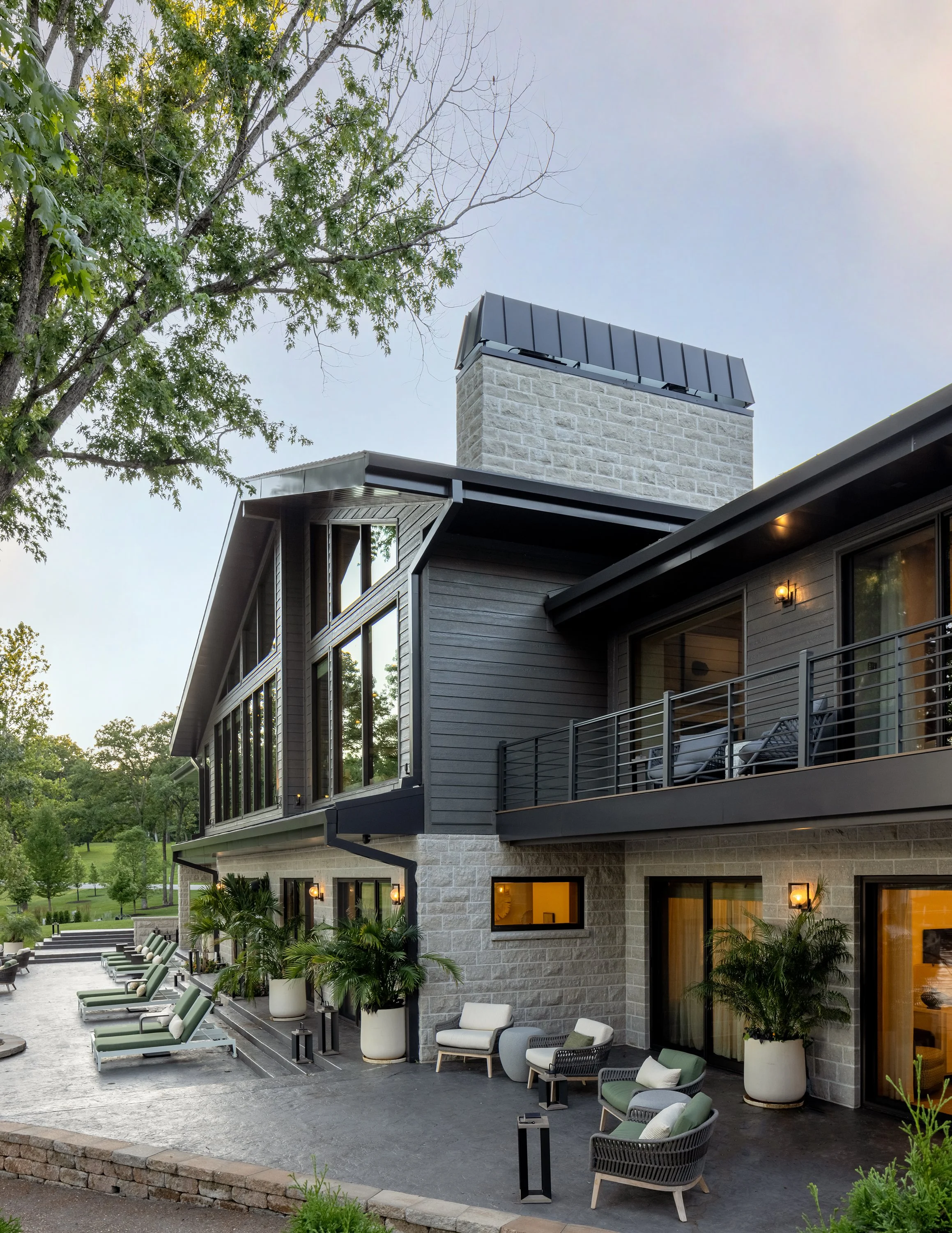 luxury-lake-house-patio-Lake-of-the-ozarks.jpg