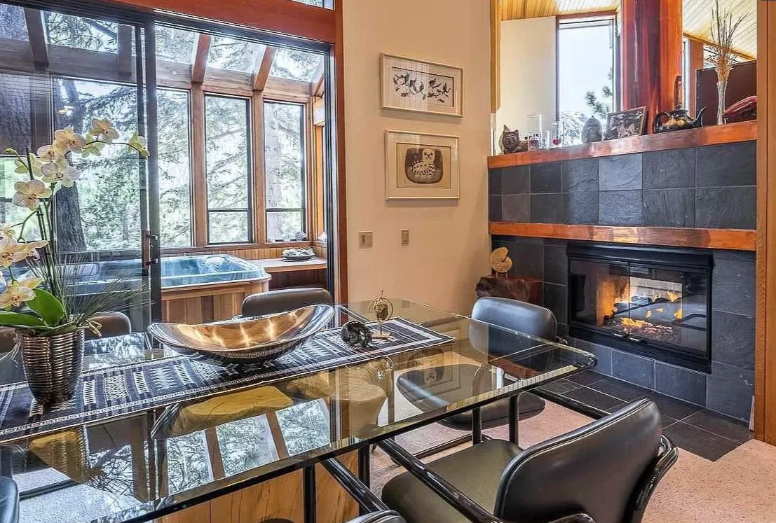Dining+Room+fireplace.png