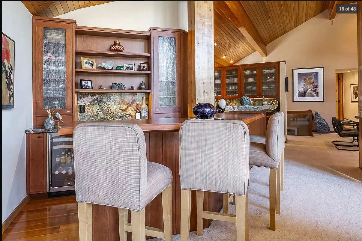 living room bar area.JPG