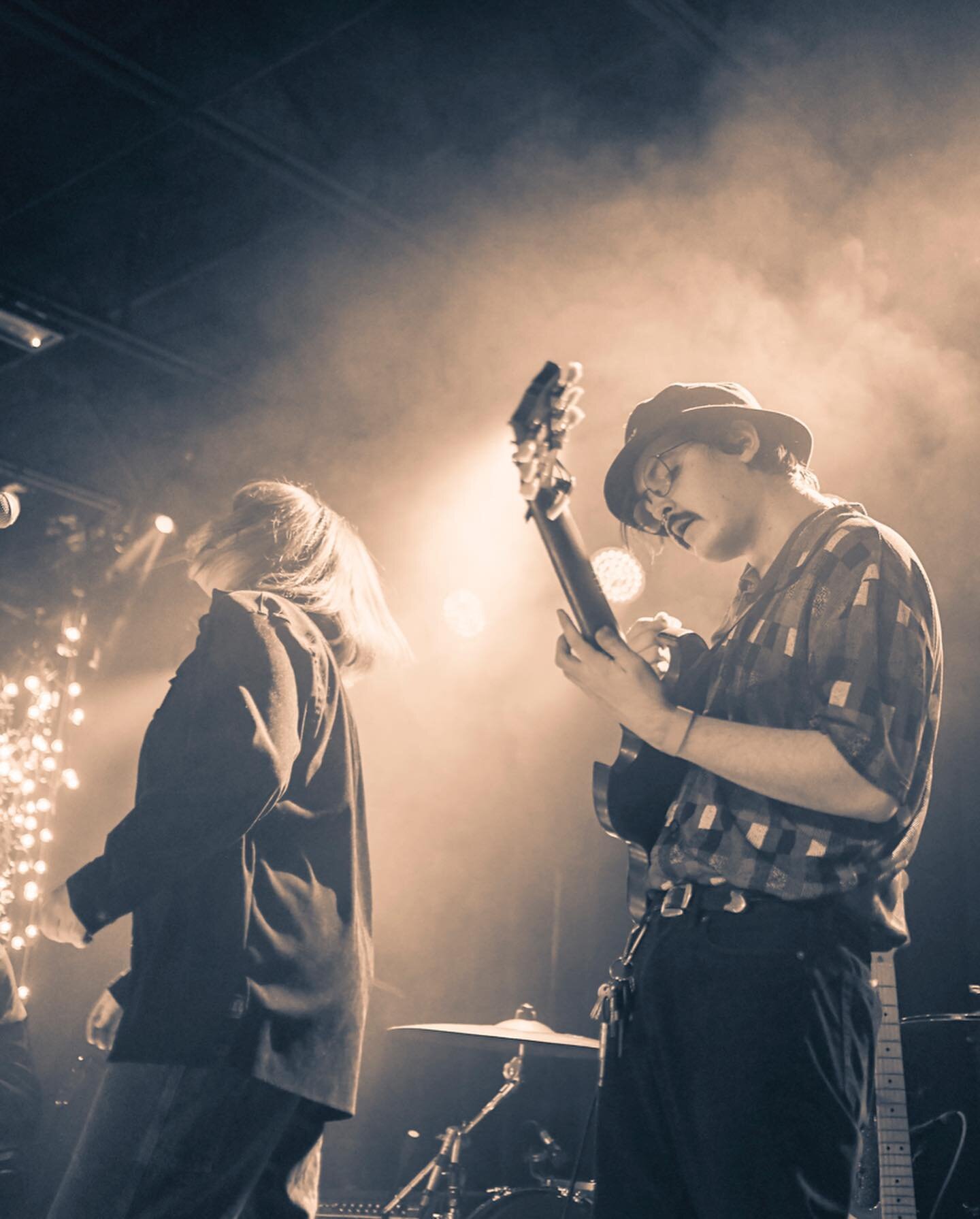 Chicago this weekend with @sofarchicago ❤️

photos from @thebasementeast thx to @emilychavarie 🧃