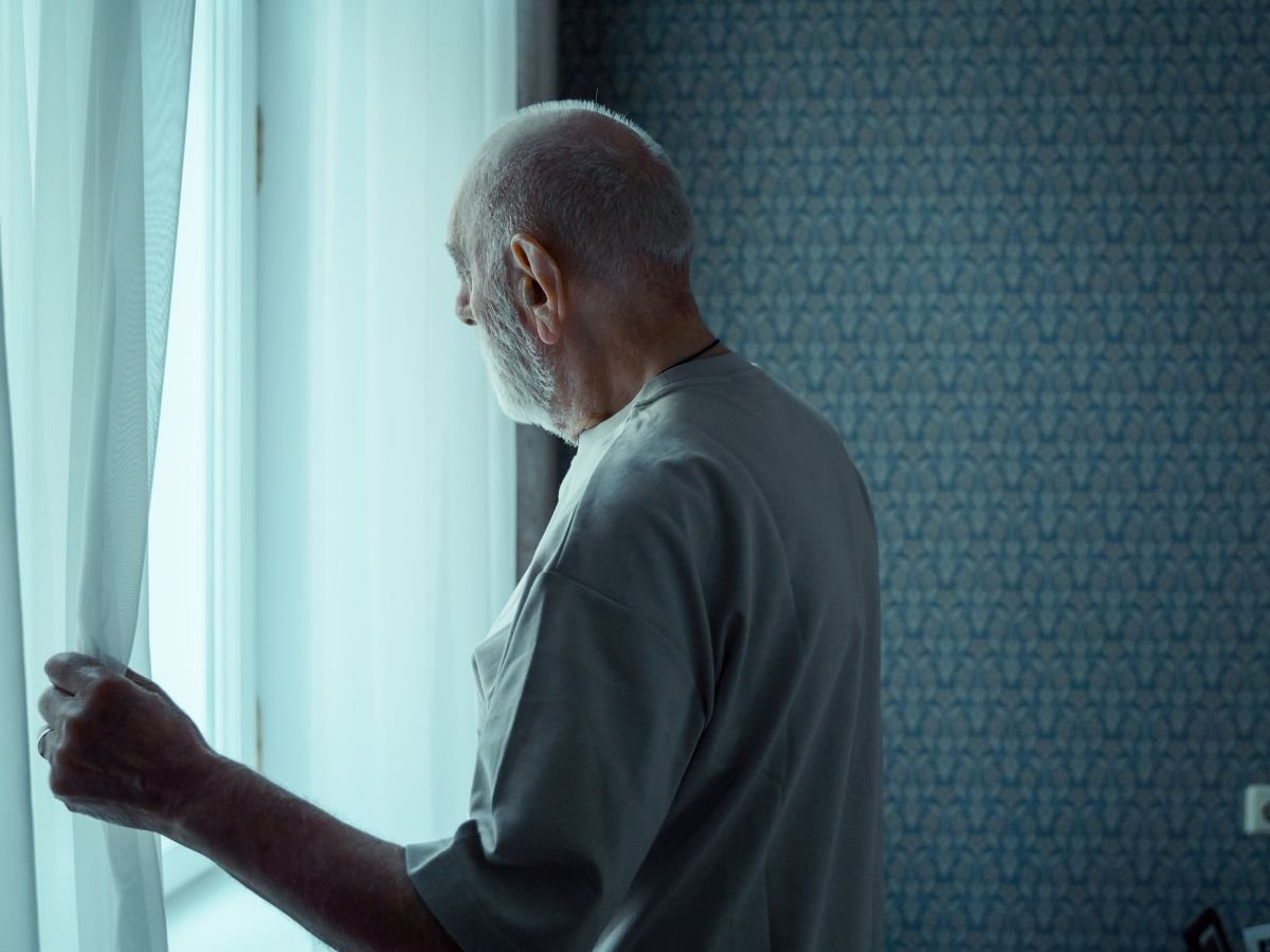 A Guide to Managing Senior Restlessness