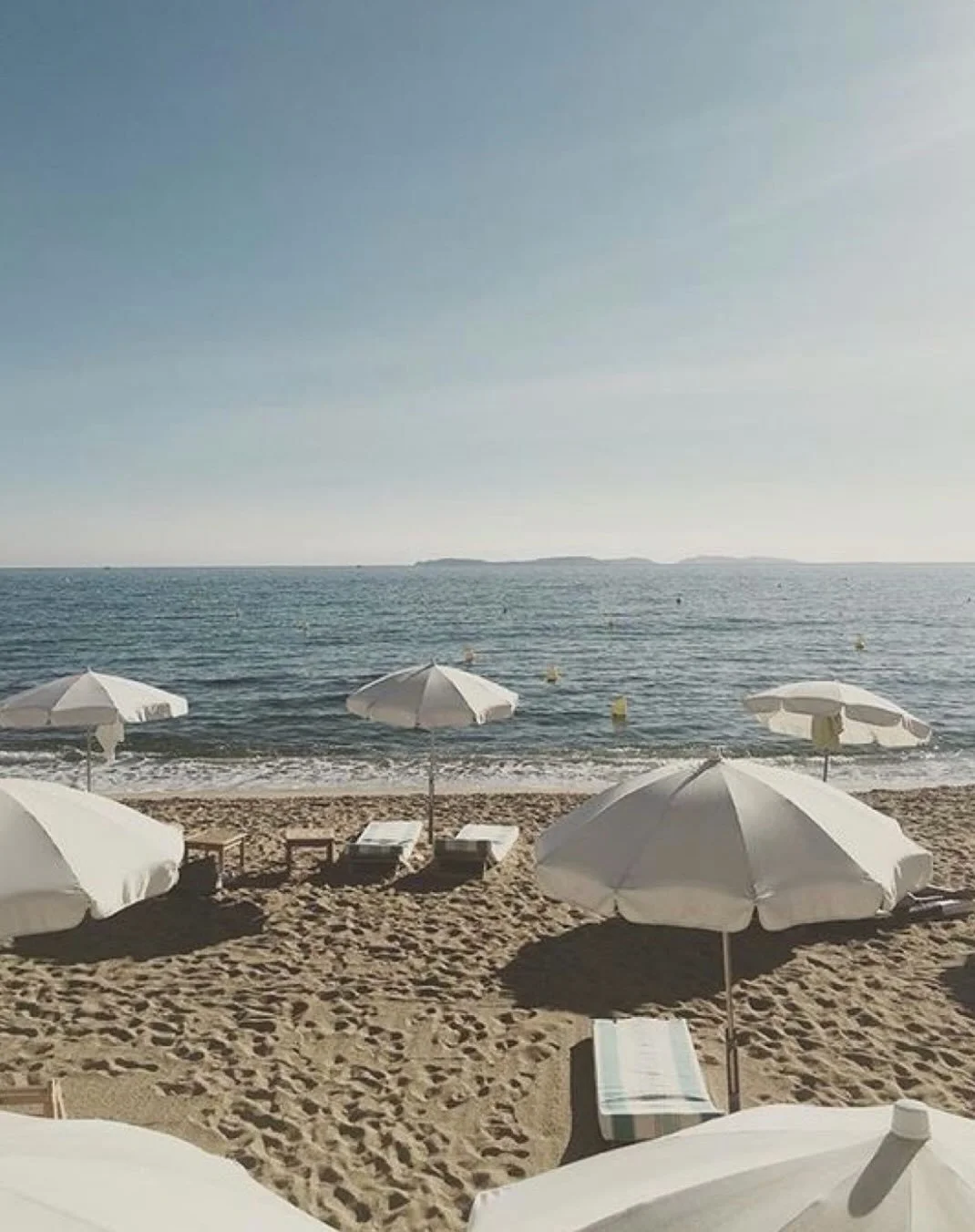 Favorite Itinerary Friday 🇬🇷 GREECE!

If I could honeymoon anywhere in the world, I gotta be honest - I think it&rsquo;d be Greece. 

A few quick things to know if it&rsquo;s on your travel list:

&bull; Start in Athens for the history, incredible 