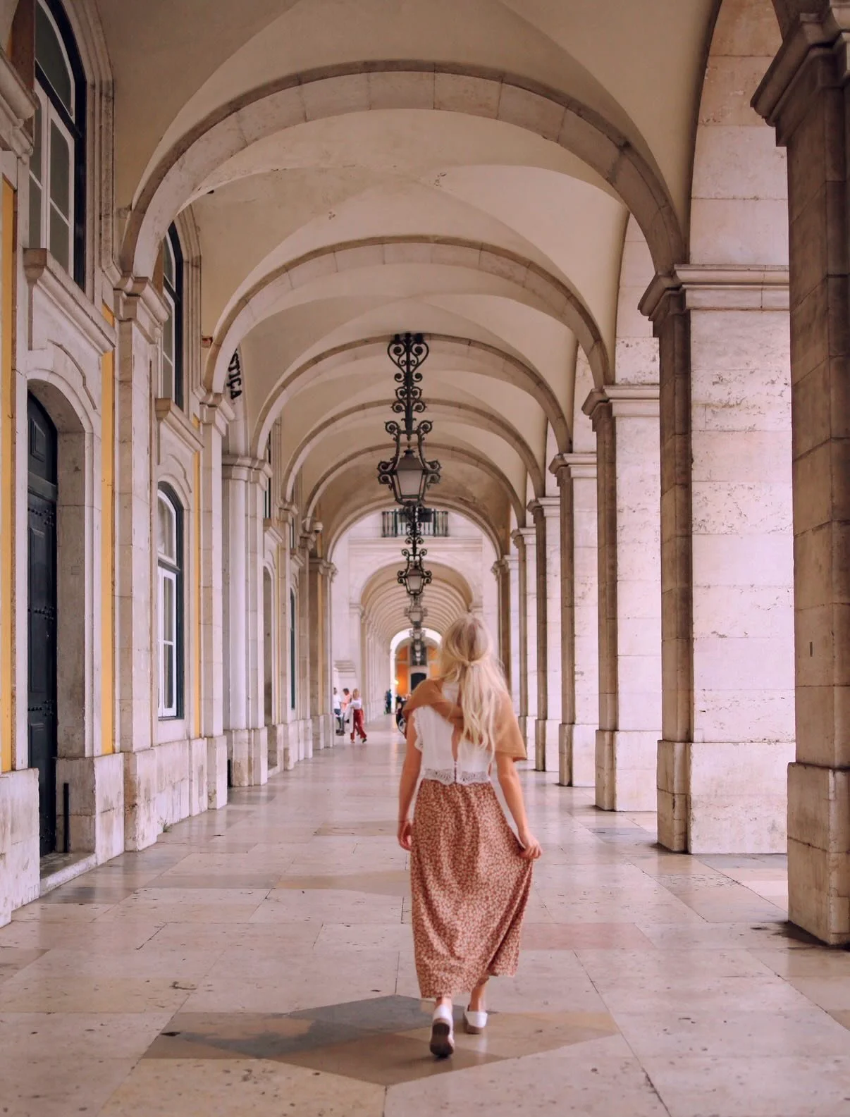 Favorite Itinerary Friday: June Honeymoon in Portugal 

The best time to go, IMO! It&rsquo;s the end of shoulder season, and weather is heating up☀️

Lisbon &ndash; Start your trip wandering Lisbon&rsquo;s sunlit streets, sipping espresso in hidden c