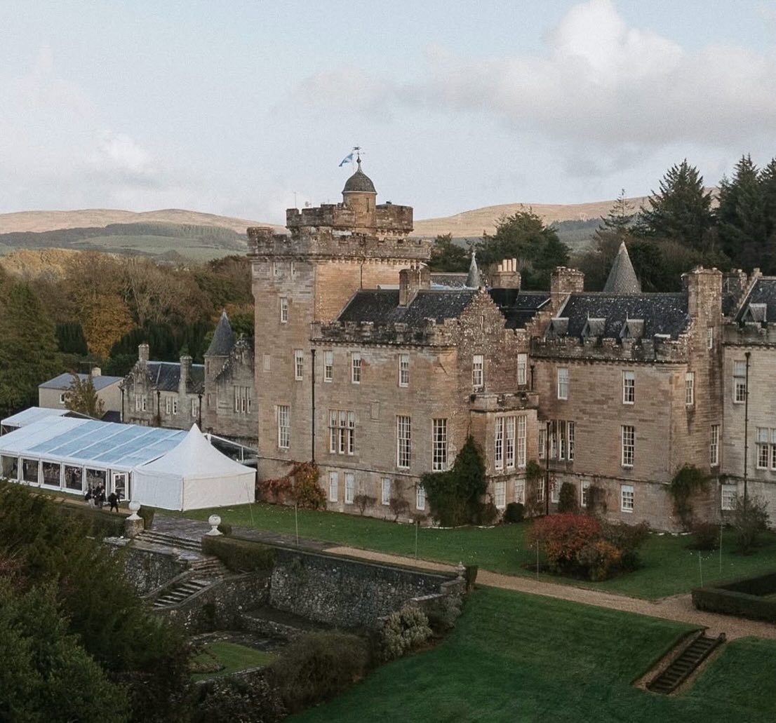 Fav itinerary Friday:

Private luxury glamping in Scotland 🏴󠁧󠁢󠁳󠁣󠁴󠁿

Days filled with sea safaris to spot wildlife, hidden coves, and gorgeous islands few humans ever experience.

Then, head into the Highlands to your own castle, where days are