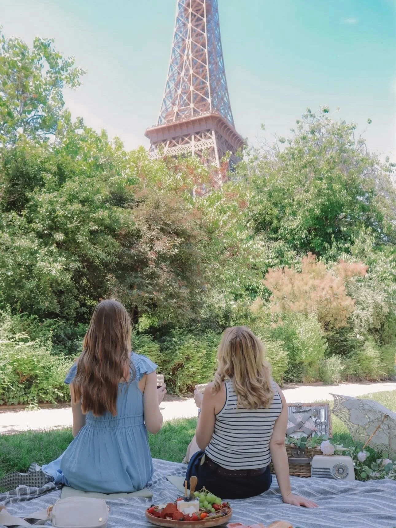 Favorite itinerary Friday! Girls trip to Paris &amp; London.

Need I say more? 
🇫🇷🥖🏴󠁧󠁢󠁥󠁮󠁧󠁿

Thank you, @eggenfamily6 for your trust in such a special trip!