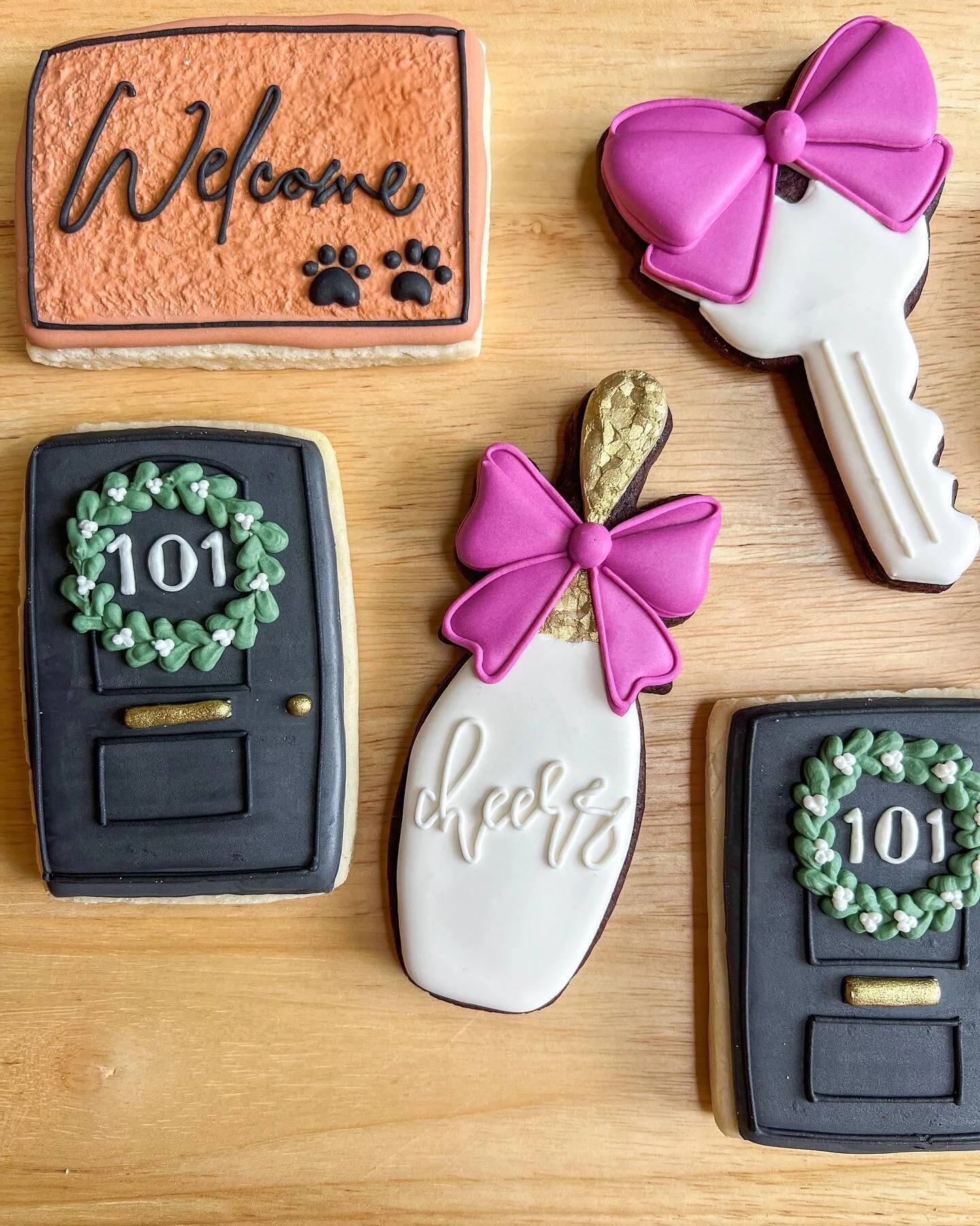 Happy fall everyone! I hope everyone is loving this weather as much as I am. I wanted to share some new updates about Walden Acres. I have grown specialty cut flowers on my home farm, but have expanded my offerings of baked goods as well! I have had 