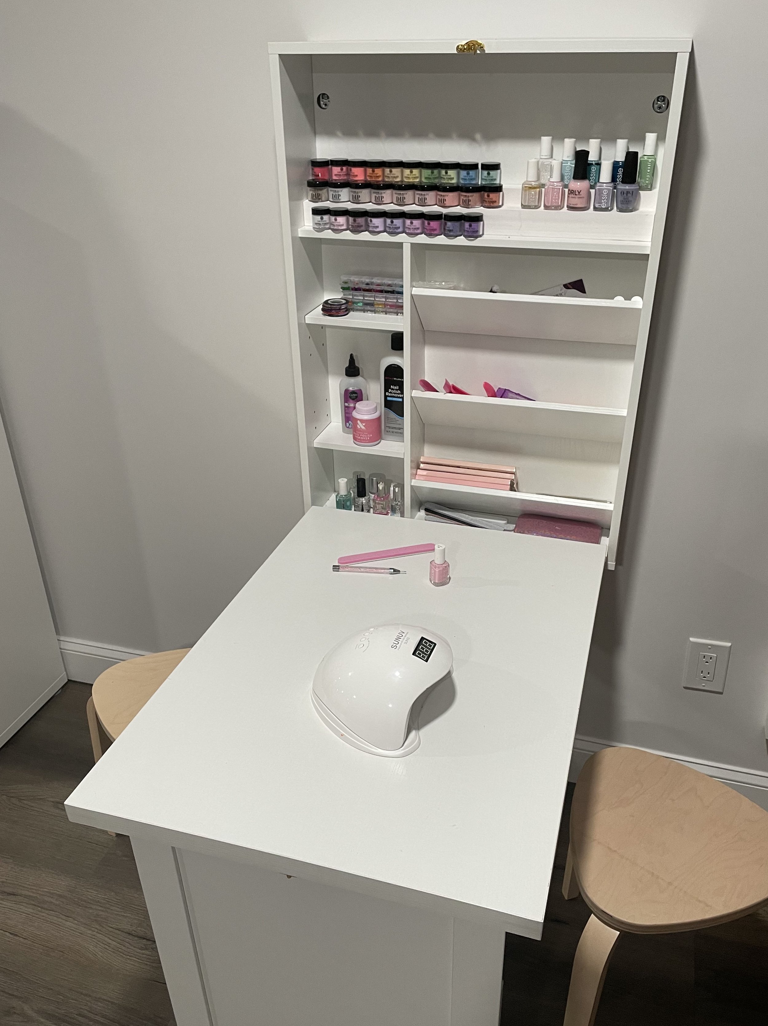 Foldaway Nail Station