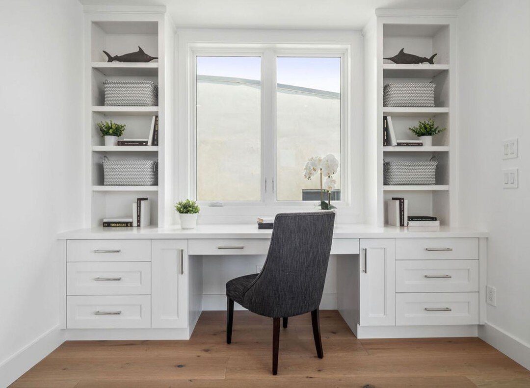 I wish my desk look so clean. @coastal_cabinets #white #whitecabinets #simple #manhattanbeach #desk #homeoffice #instagood #design #simple #workmode