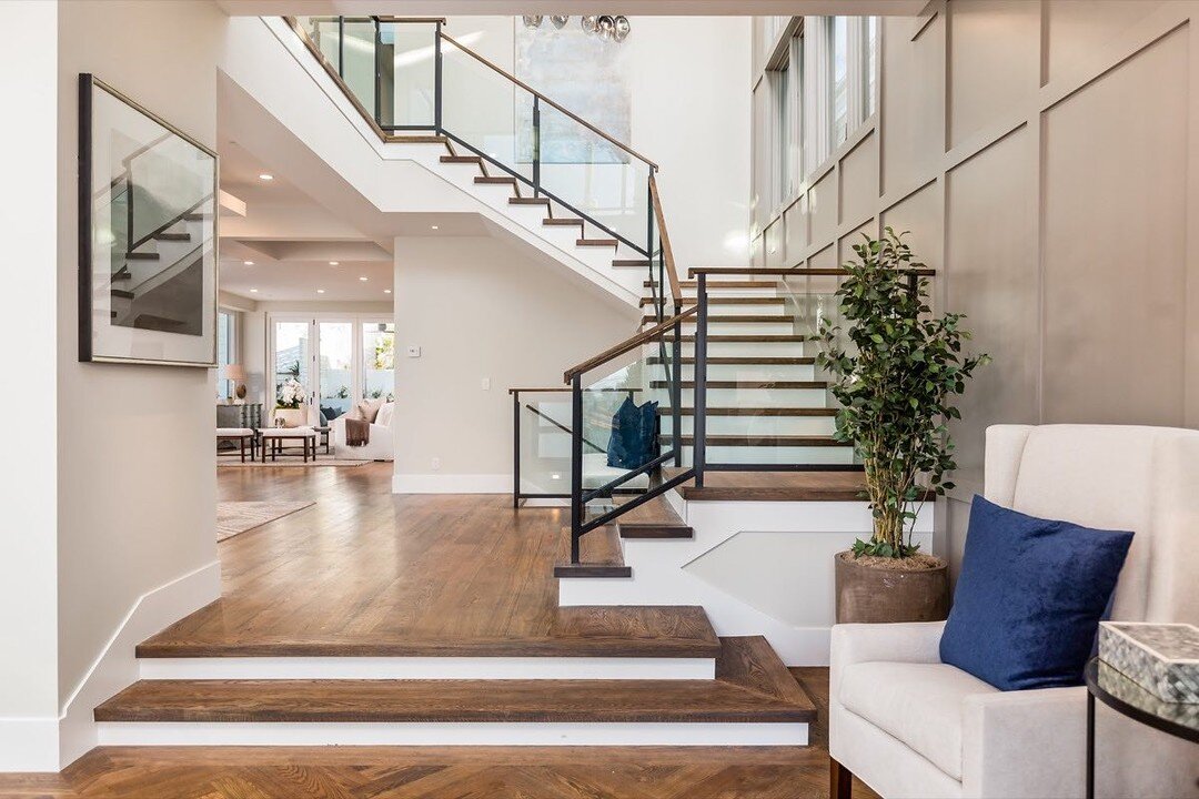 Walking to this entry every day would feel fabulous! #entry #entryway #design #interior #gray #woodfloor #custom #glass #artwork #whataview #builder #manhattan #designer #instagood #instagram #groundup