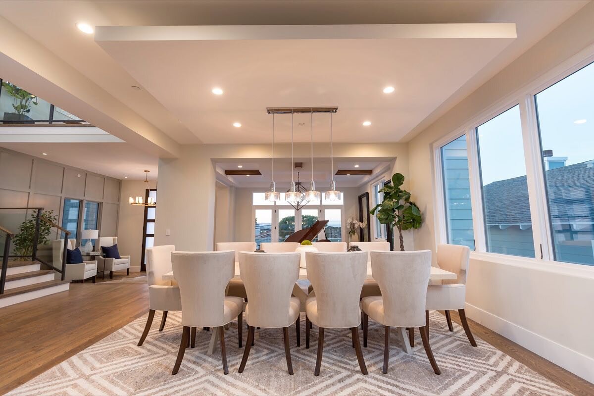 This client will be hosting a dinner party this weekend with this cozy weather ! #host #interiordesign #ceilingdesign #furniture #clinet #manhttanbeach #diningroom #design #custom #custommadefurniture #fridayvibes #cozyvibes #dinnerparty