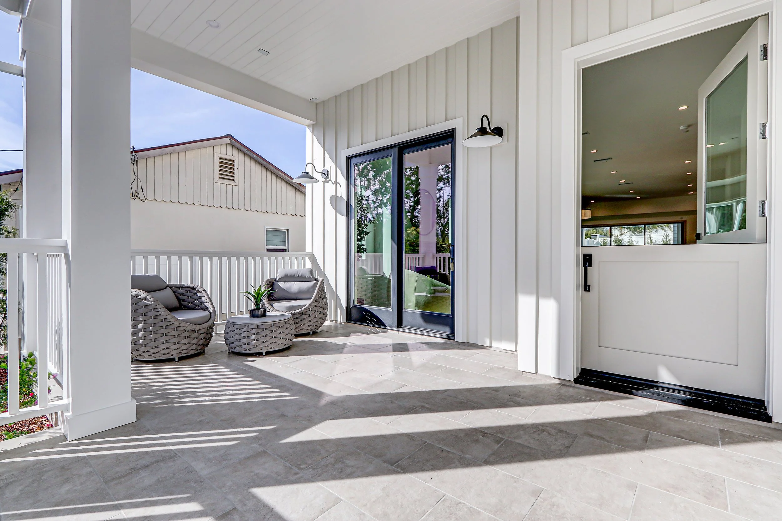Waxman - 591 31st_Front Patio2.jpg