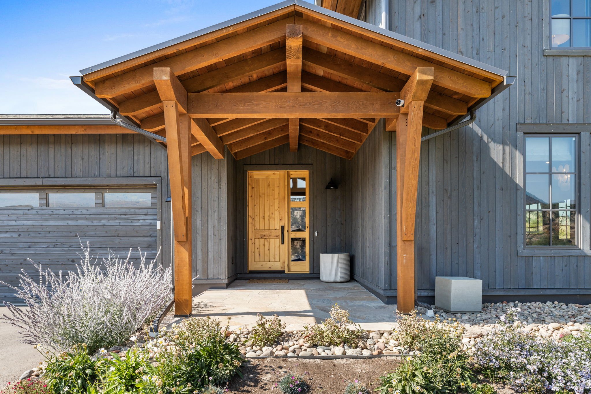 7-web-or-mls-411 Hunter View Ln-7.jpg