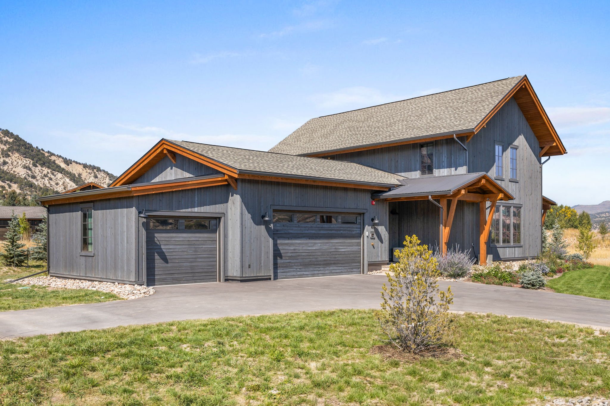 2-web-or-mls-411 Hunter View Ln-2.jpg
