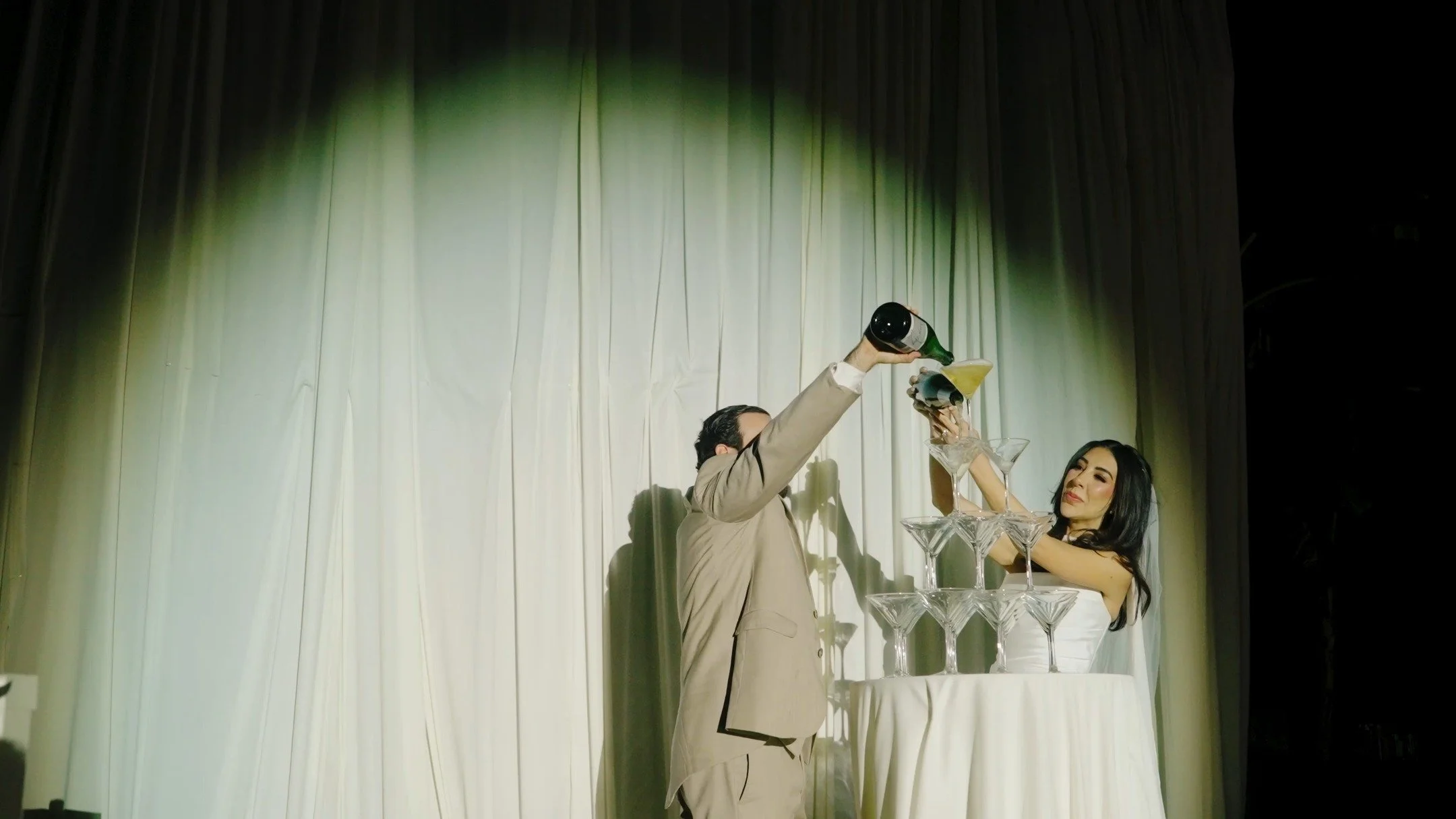 Moments in Motion.

@noralep + @ramoncarrillo1 

Planner: @casa.saldivar @jsaldivarg 
Photo: @richardbotellophoto 
Producci&oacute;n @top.eventsmx 
Mobiliario @amoraleseventos 
Venue @antiguahaciendasantiago 
Makeup @makeupbyvaleryrdz