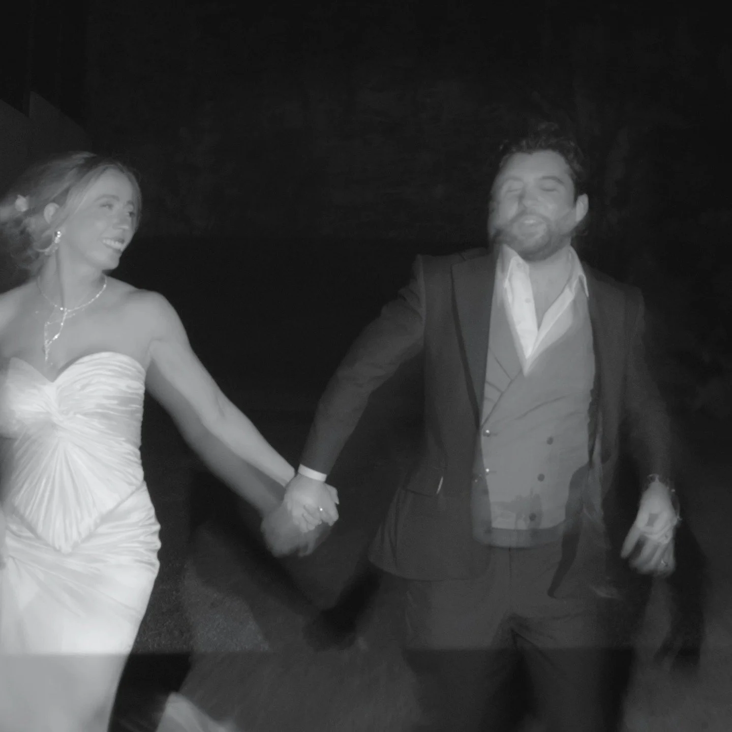 Love in Frames.

@dianajaimesg + @andresgrmz

Planner: @casa.saldivar @jsaldivarg
Photo: @richardbotellophoto
Venue: @salonlasnubes