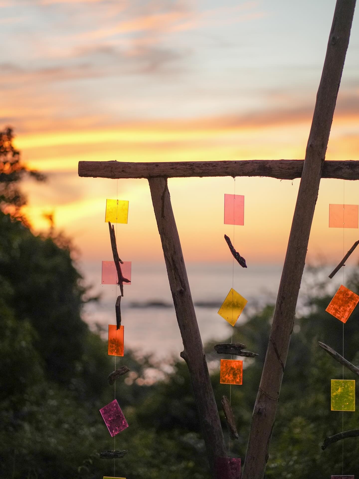 Seguimos irradiando amor desde nuestro encuentro de A&ntilde;o Nuevo en @eterna.earth ✨
 Tantos momentos hermosos. Tantas almas llegando en presencia para celebrar y co-crear juntos. 

Nos sentimos profundamente honrados de celebrar y resaltar la cul