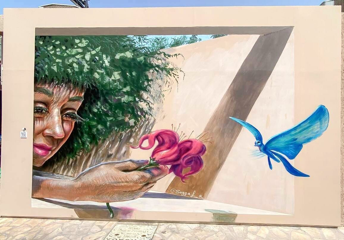 Al Fahidi Beauty Tree by @saggaf_a located in  Al Fahidi Historical Neighbourhood.
 
.
The following art mural done by the Emirati artist Saggaf Al Hashemi, is a 3-D art piece portraying the artist's unique perception that celebrates art through peac