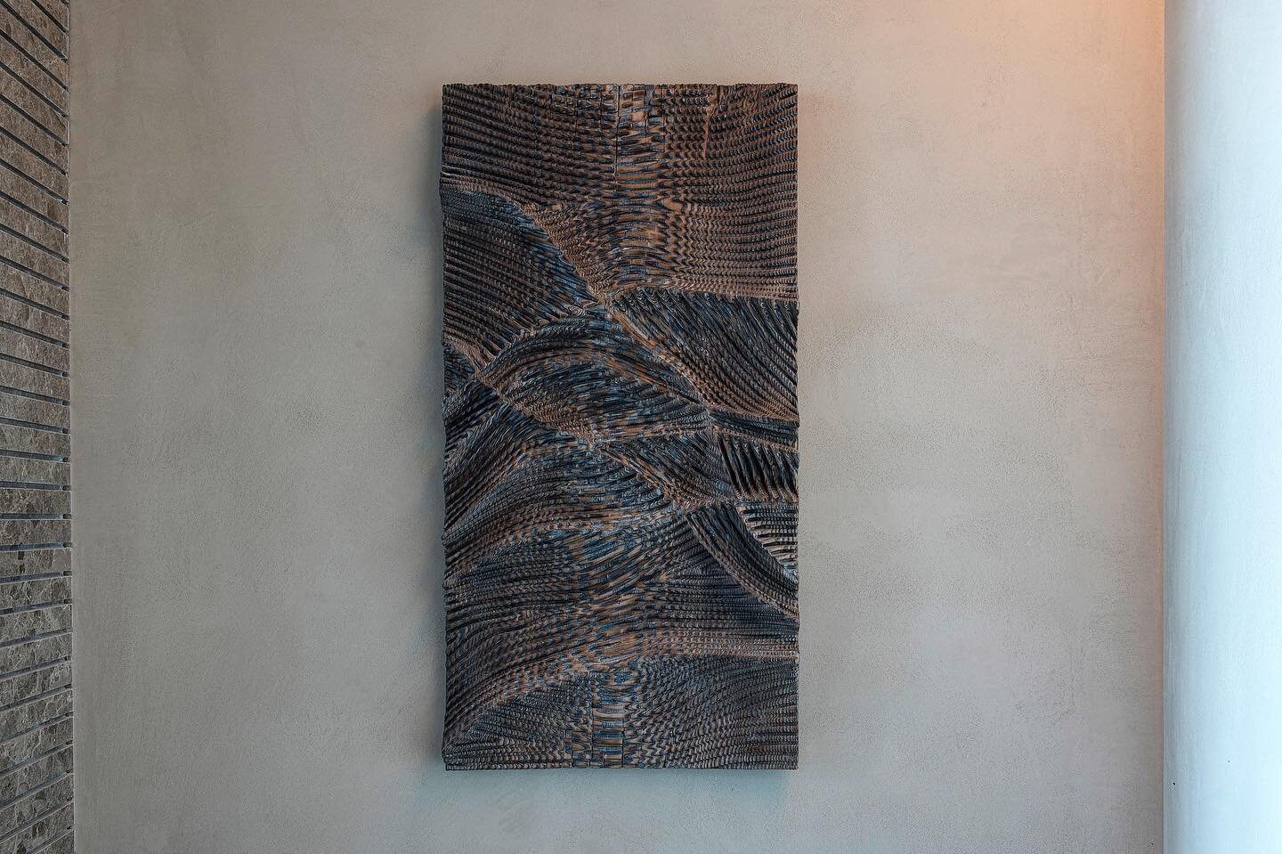 Artwork by @etiennemoyat located at the Jewel of the Creek in Dubai.
 
.
The following art piece done by the French sculptor @etiennemoyat is a delicatley carved wooden artwork that explores and showcases a playful ripple effect through its wooden su