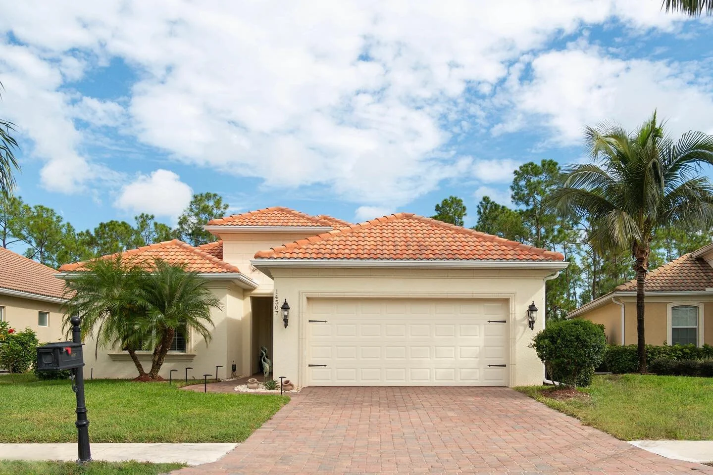 What a beautiful sky to compliment this gorgeous property! 🏡

#swflphotographer #swflrealestate #floridarealestate #naplesrealestatephotographer #naplesrealestatephotography #naplesrealestate #swflrealestatephotography #capturingparadise