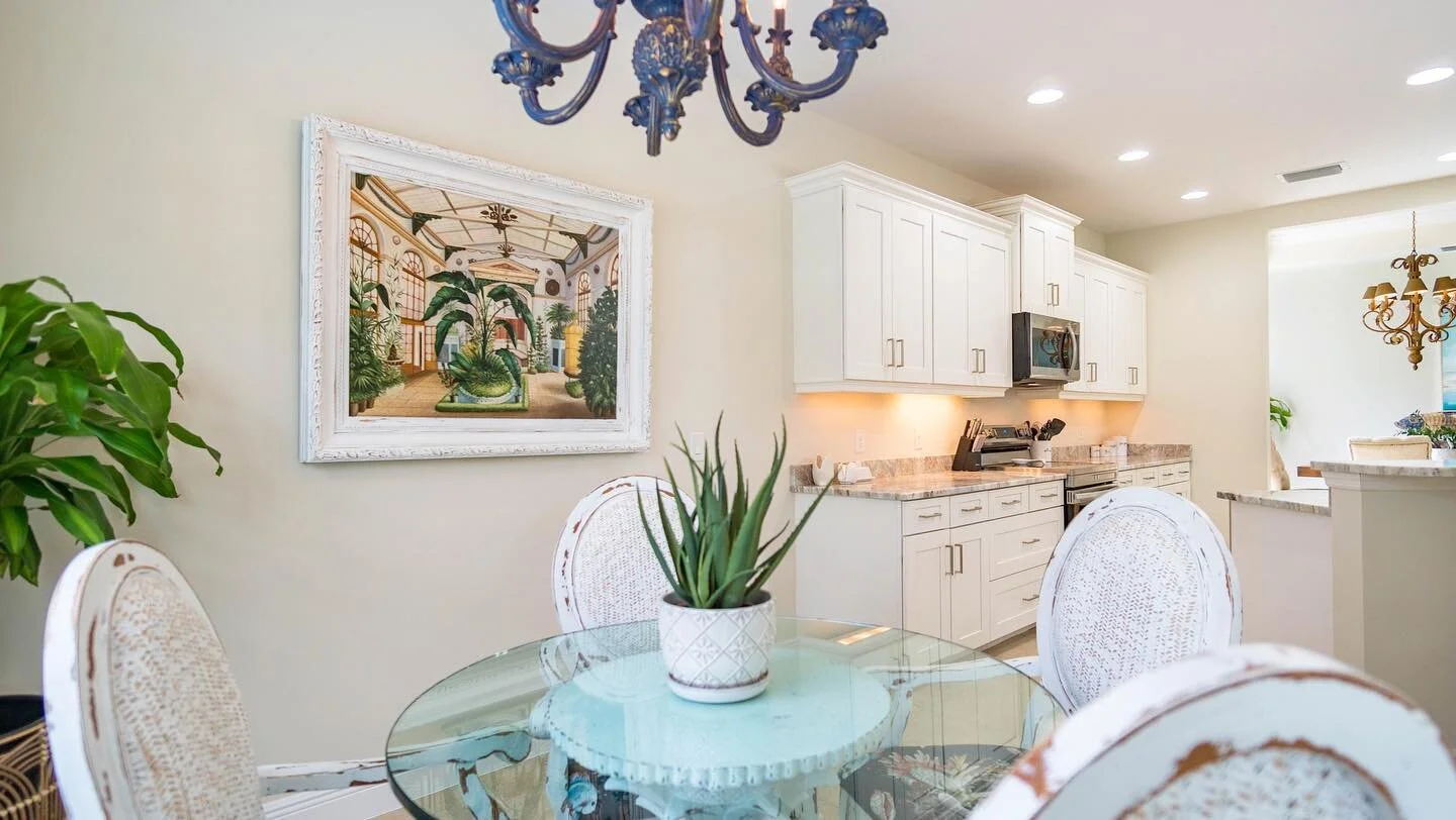From every angle, this kitchen and dining room is absolutely gorgeous! 🪴

#naplesrealestatephotographer #naplesrealestatephotography #swflrealestate #swflrealestatephotography #swflrealestatephotographer #capturingparadise #kitchendesign #kitchenvib