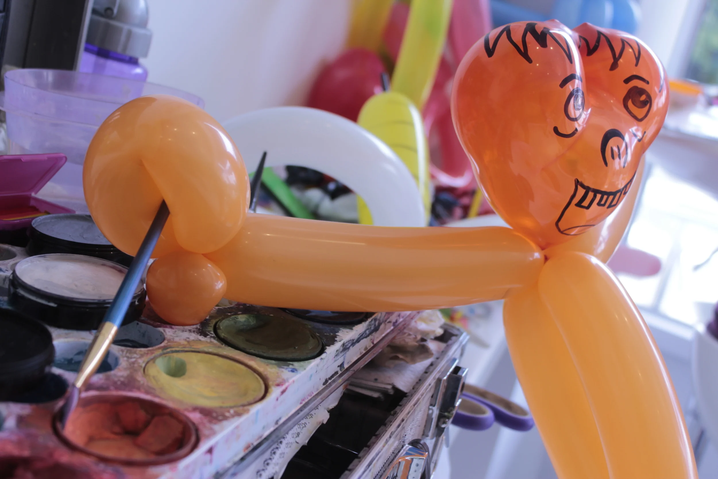 Banner - FAce Paint balloon man.JPG