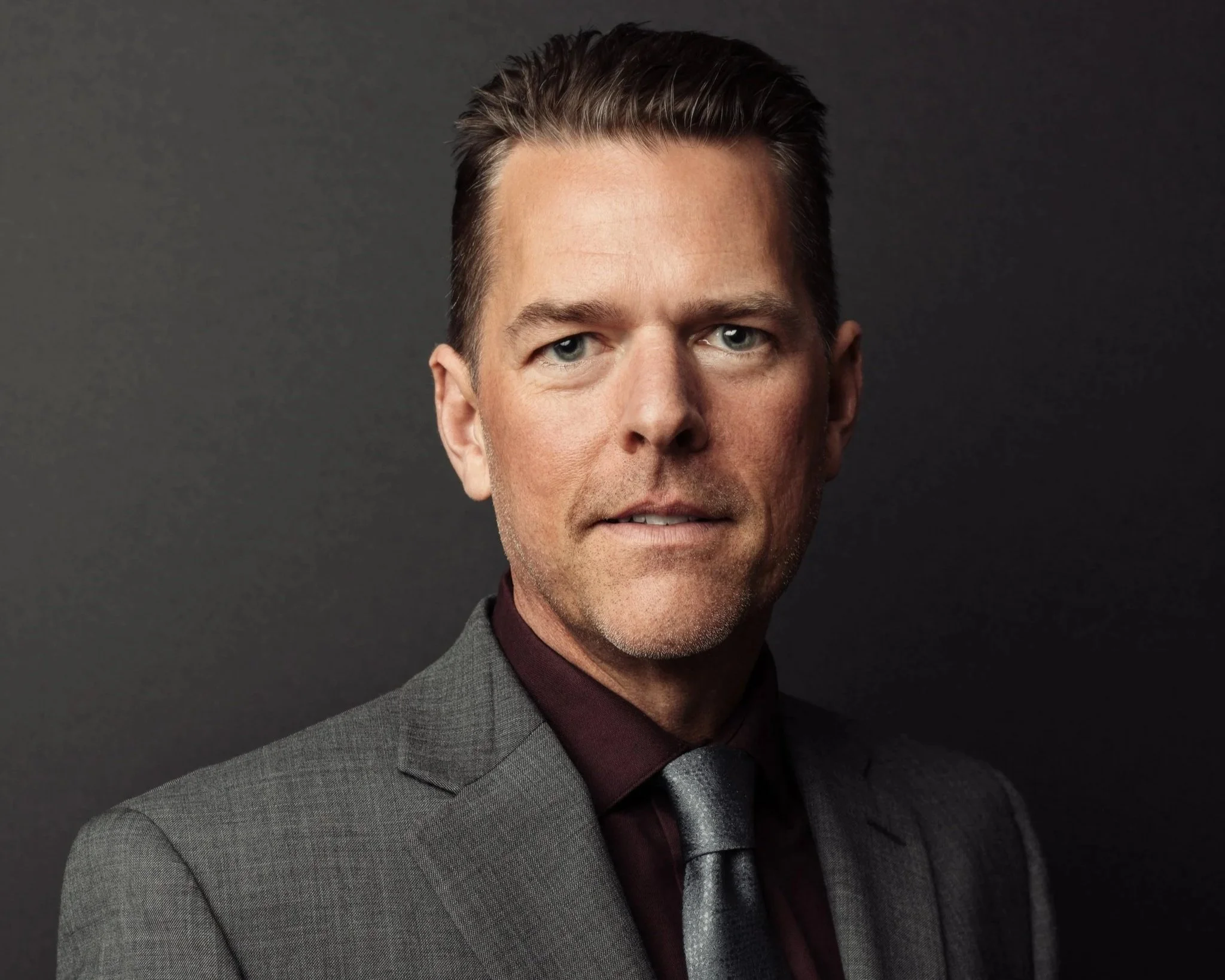 bend-oregon-professional-headshot-studio-men.jpg
