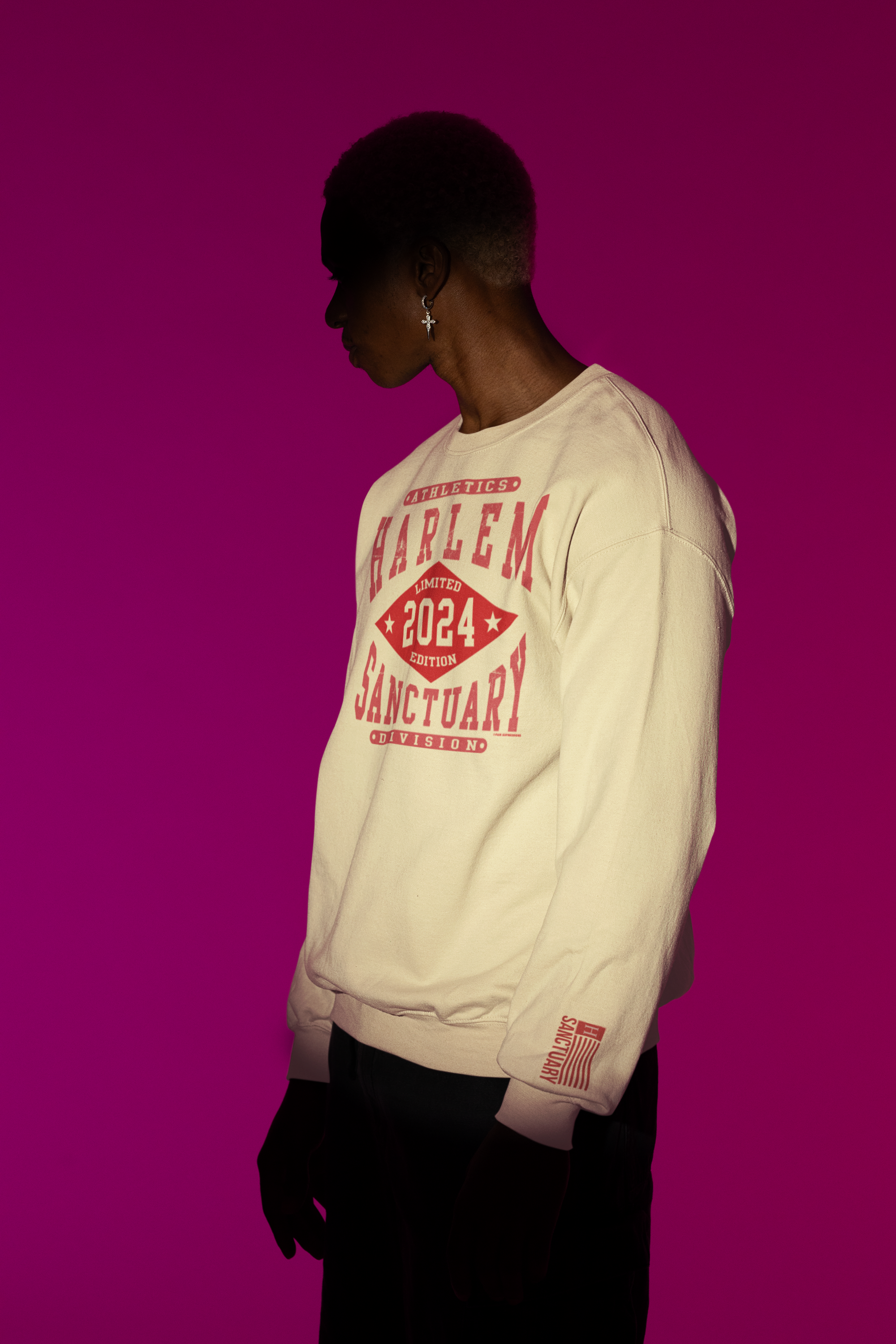 gildan-sweatshirt-mockup-featuring-a-man-posing-under-a-spotlight-setting-m50010.png