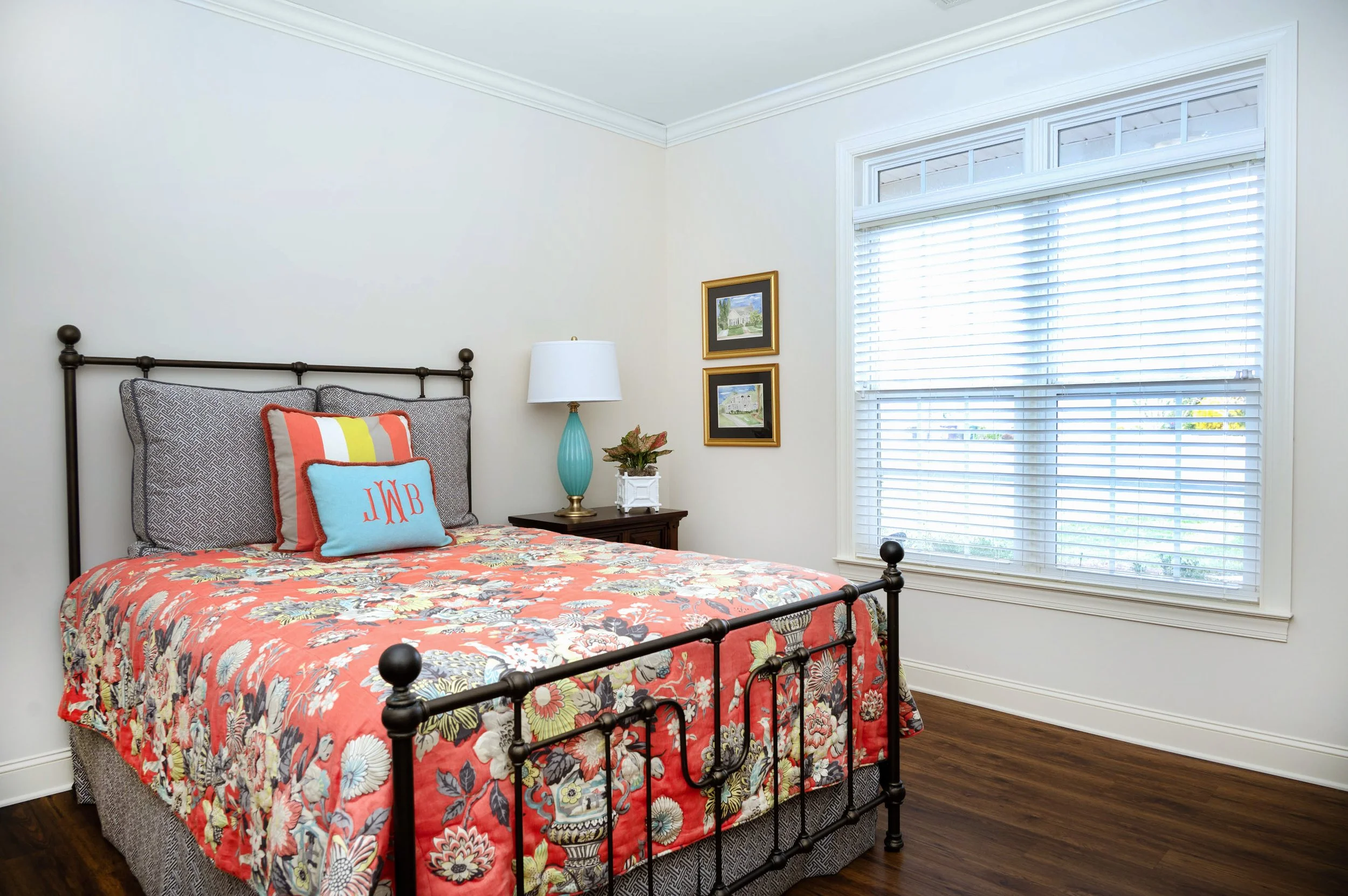 Mom bedroom 3.jpg