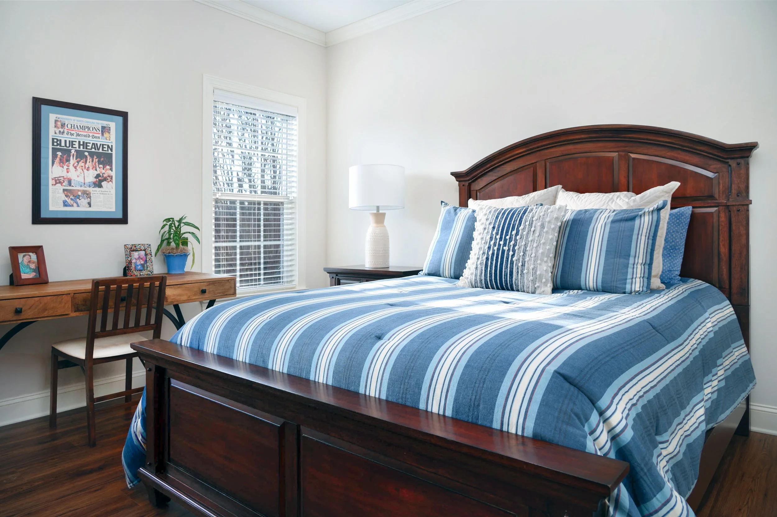 Mom bedroom 2.jpg
