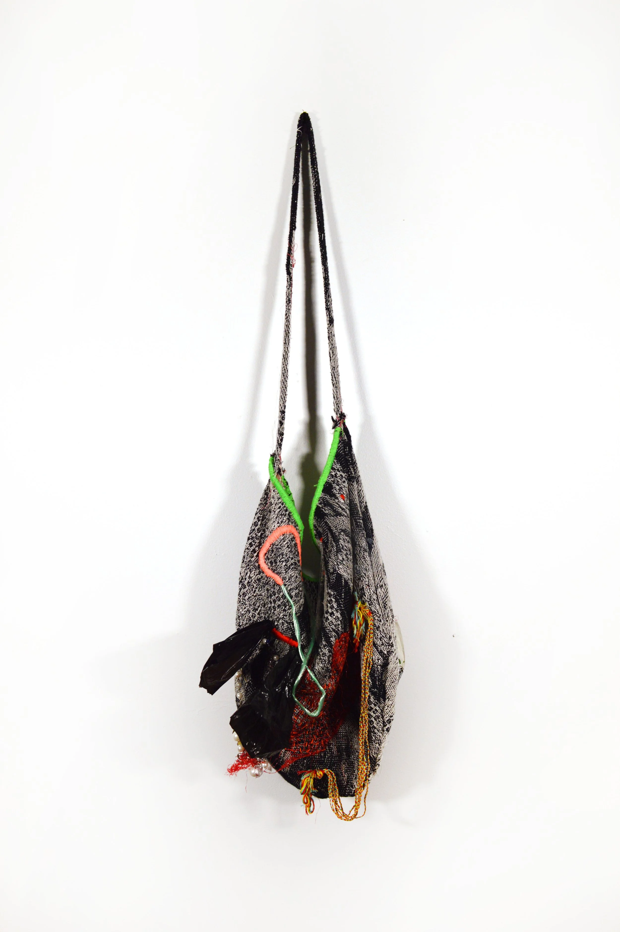 BAG 2

35x18 in

Cotton, plastic, paper, jewelry, acrylic, clothing.