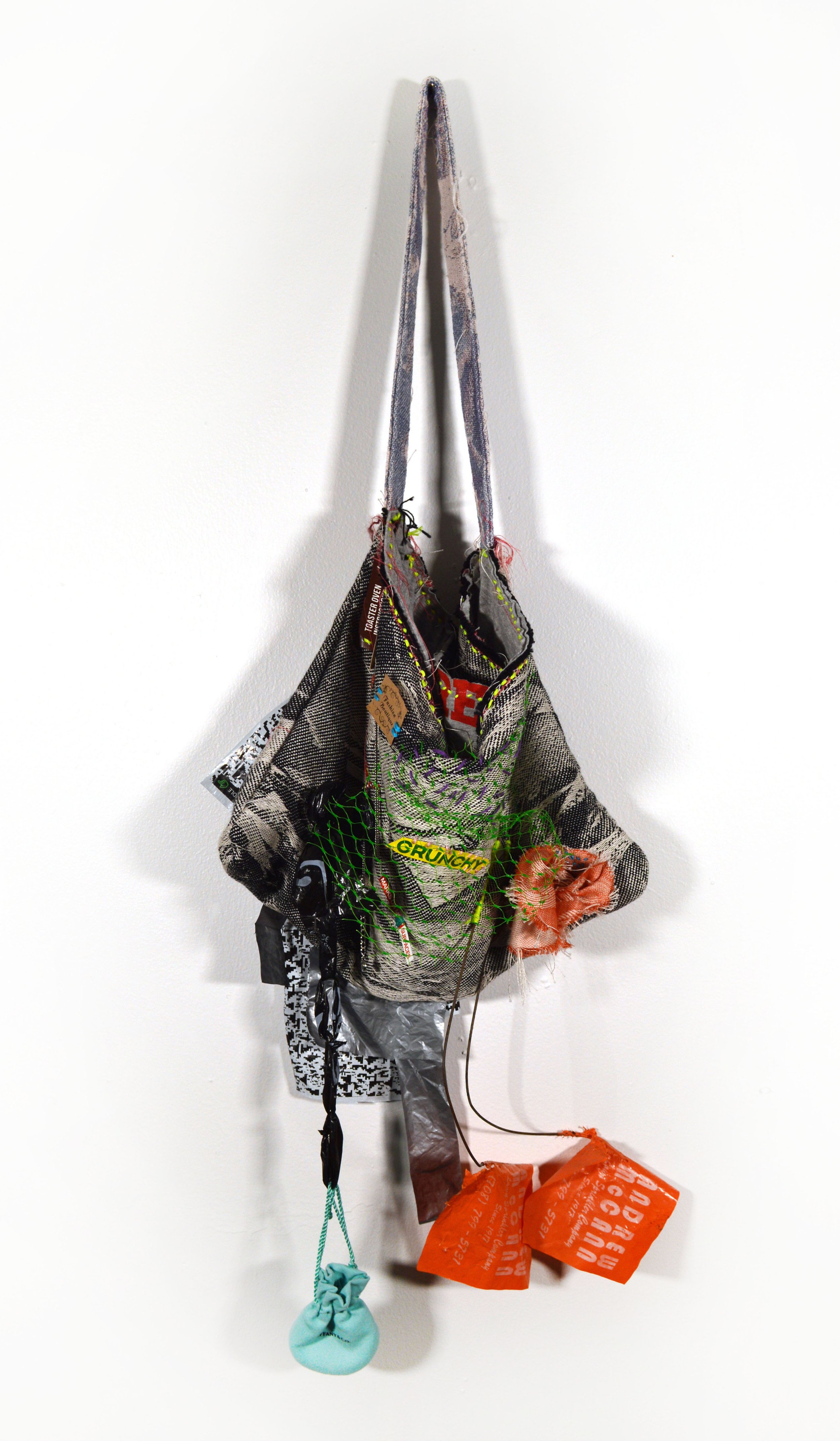 BAG 8

30x14 in
Cotton, plastic, paper, jewelry, flags, pouch, clothing.