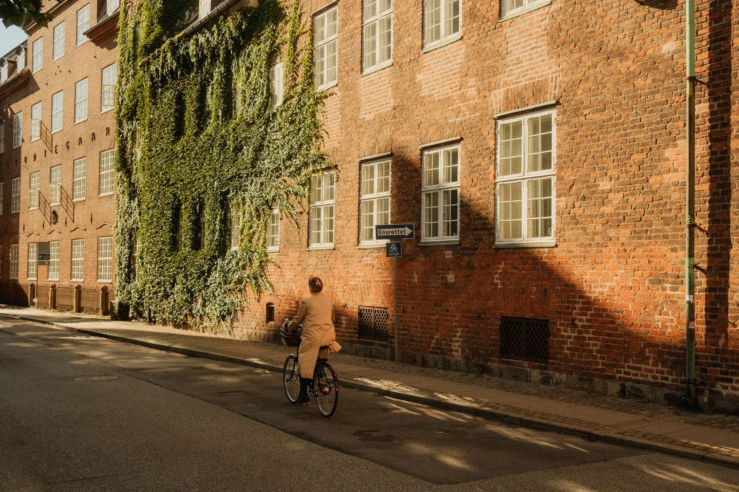 copenhagen-cyclist-ivy-brick-building-golden-hour-travel-photography-03.jpg