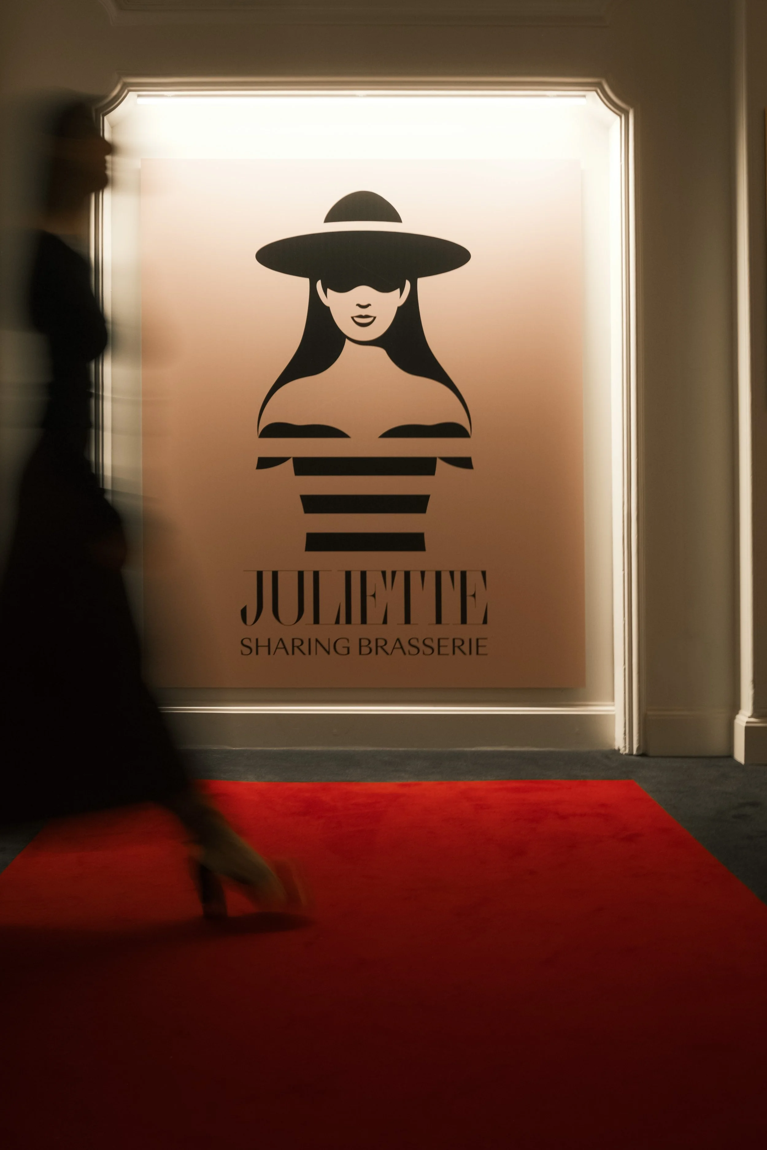 grand-hotel-national-lucerne-switzerland-juliette-brasserie-entrance-red-carpet-hospitality-photography-13.jpg